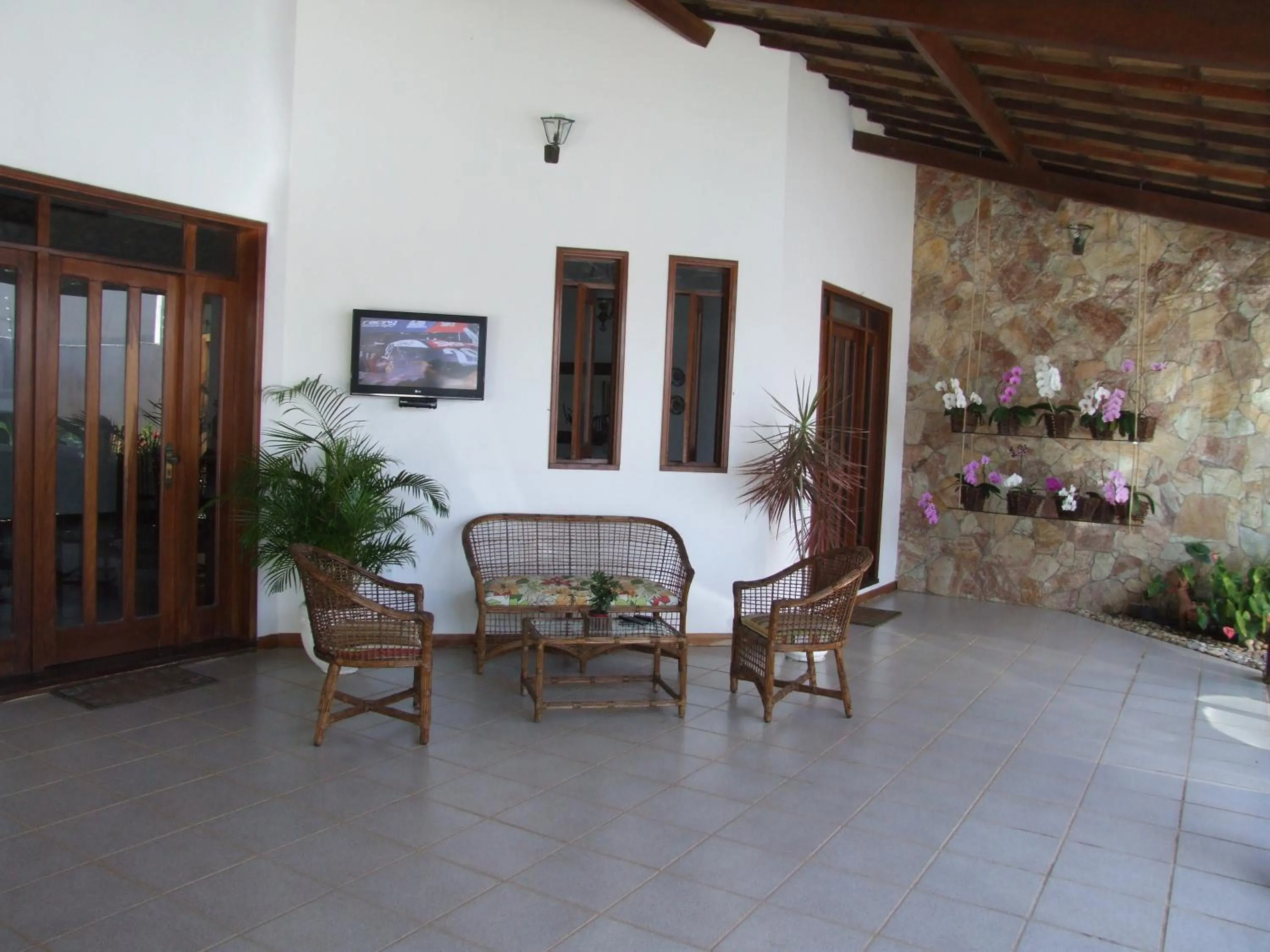 Communal lounge/ TV room in Pousada Lua e Mar