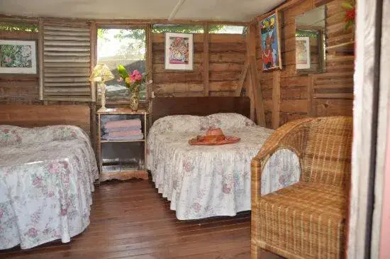 Double or Twin Room in Secret Cabins at Firefly Beach Cottage Double or Twin Room in Secret Cabins at Firefly Beach Cottage