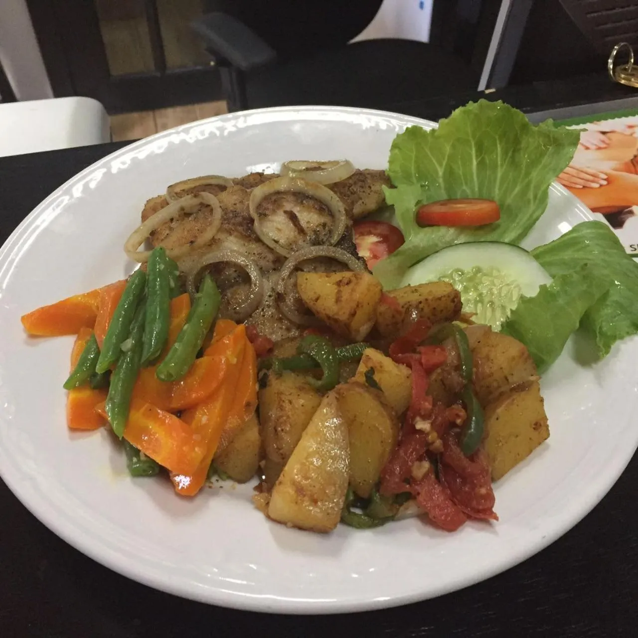 Restaurant/places to eat in Secret Cabins at Firefly Beach Cottage