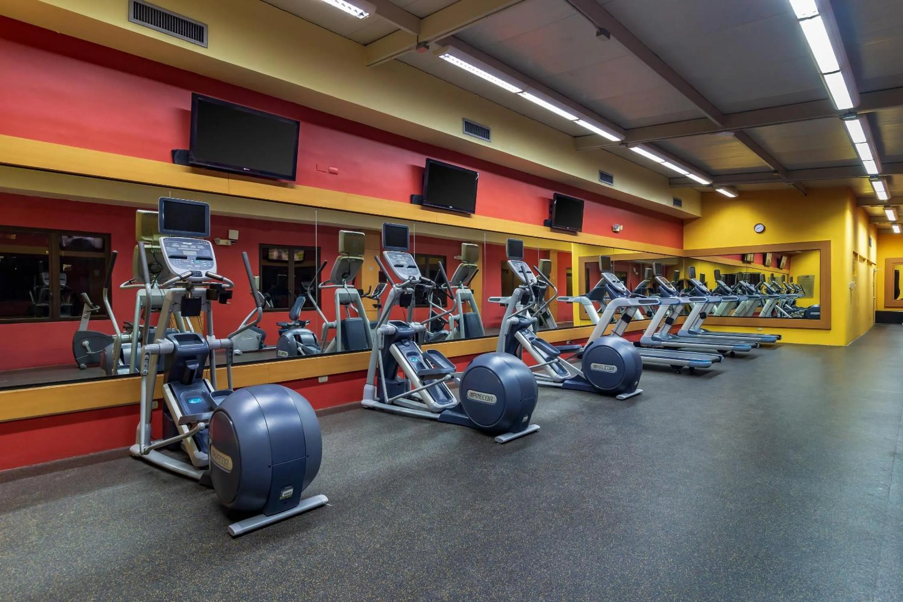 Fitness centre/facilities in Grand Hotel Guayaquil, an Ascend Collection Hotel