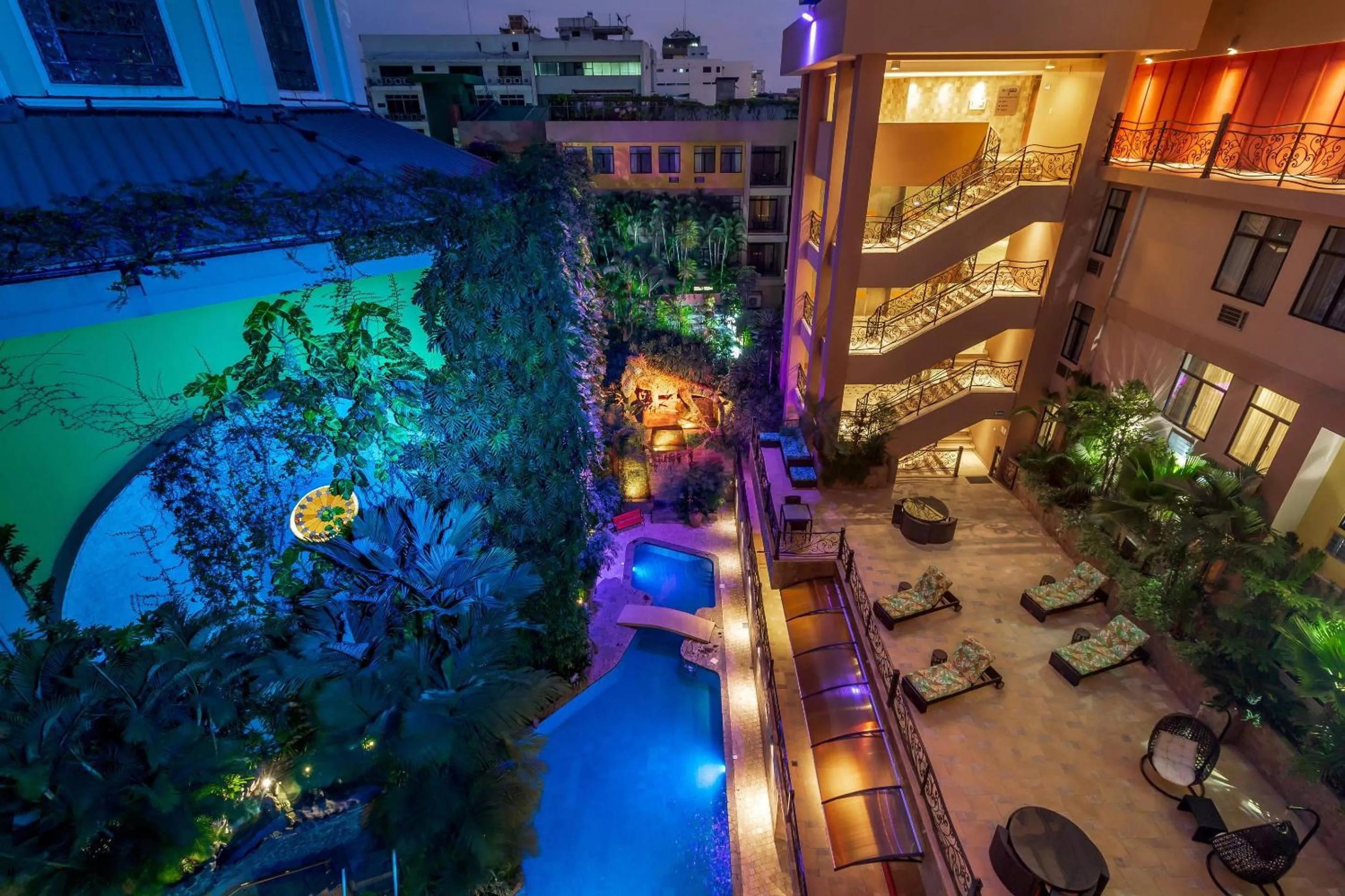 Swimming pool in Grand Hotel Guayaquil, an Ascend Collection Hotel