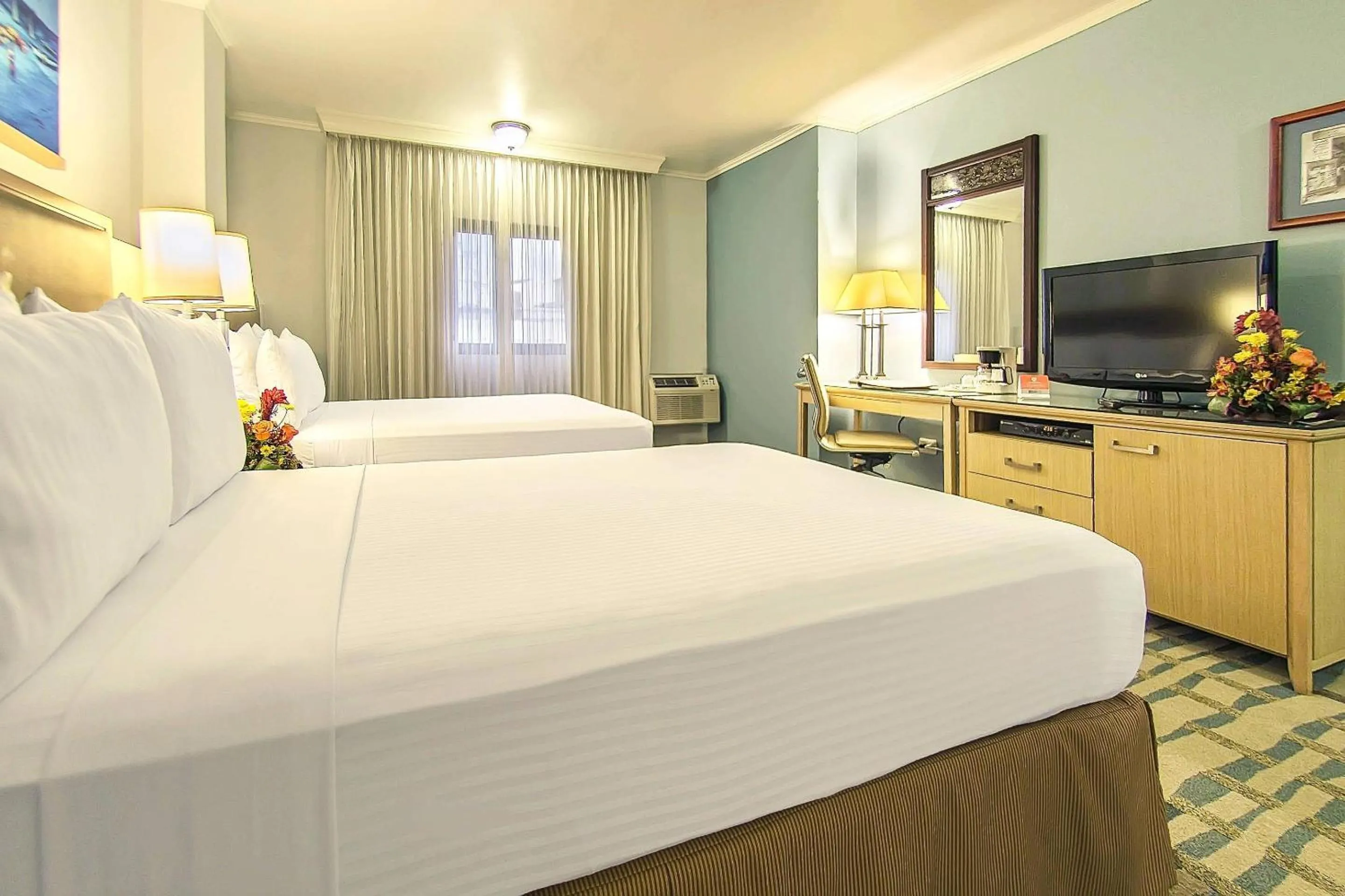 Bedroom, Bed in Grand Hotel Guayaquil, an Ascend Collection Hotel