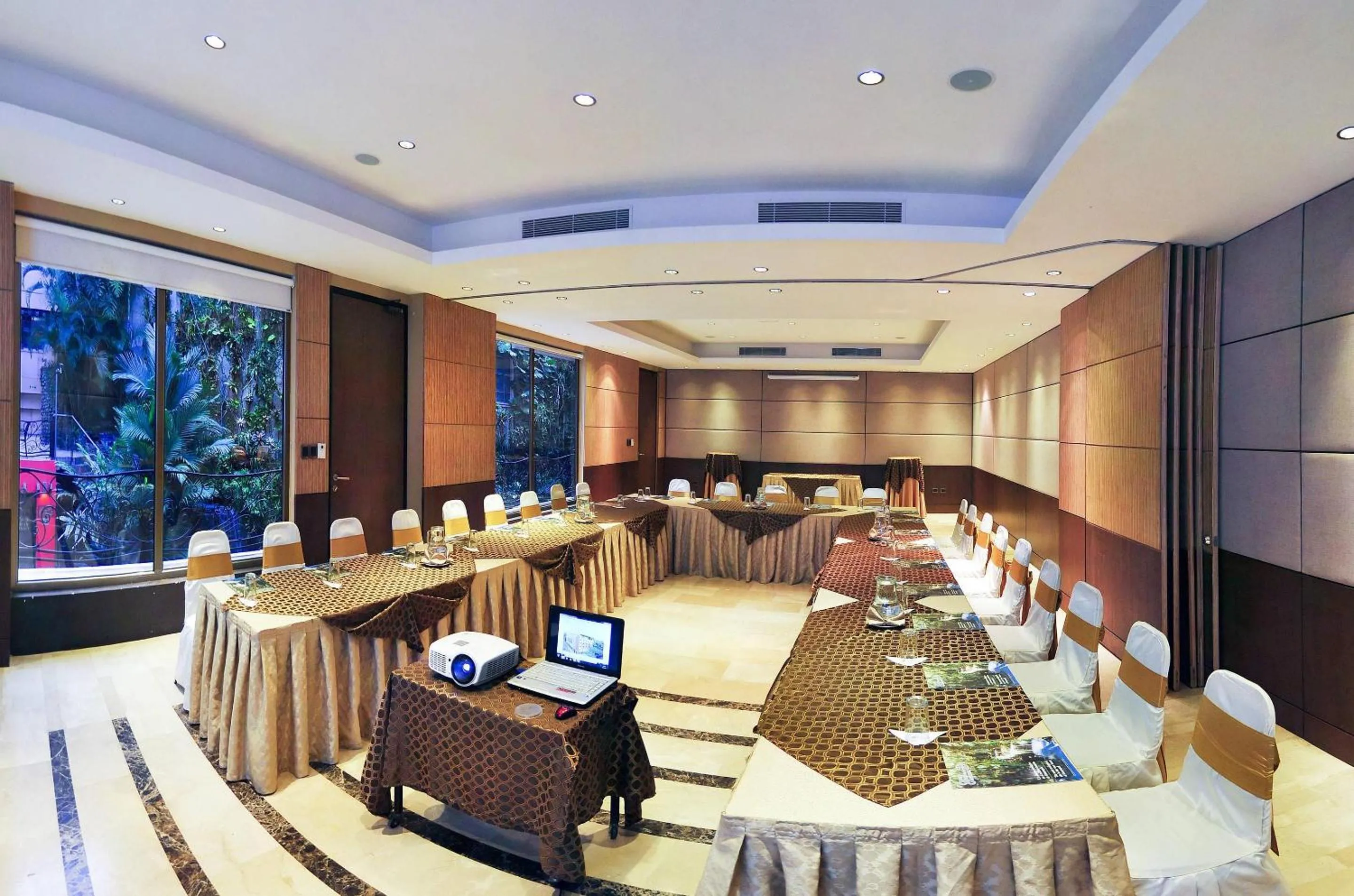 Meeting/conference room in Grand Hotel Guayaquil, an Ascend Collection Hotel