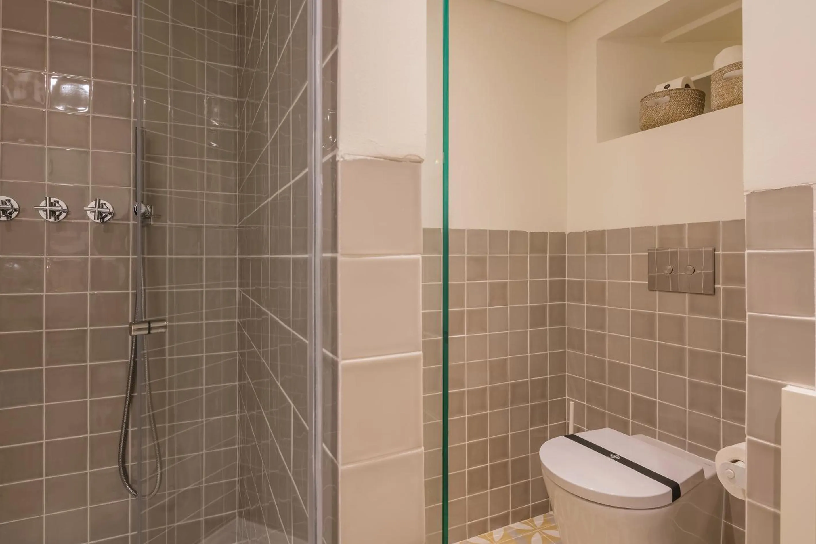 Bathroom in Almaria - Officina Real Apartments | Chiado