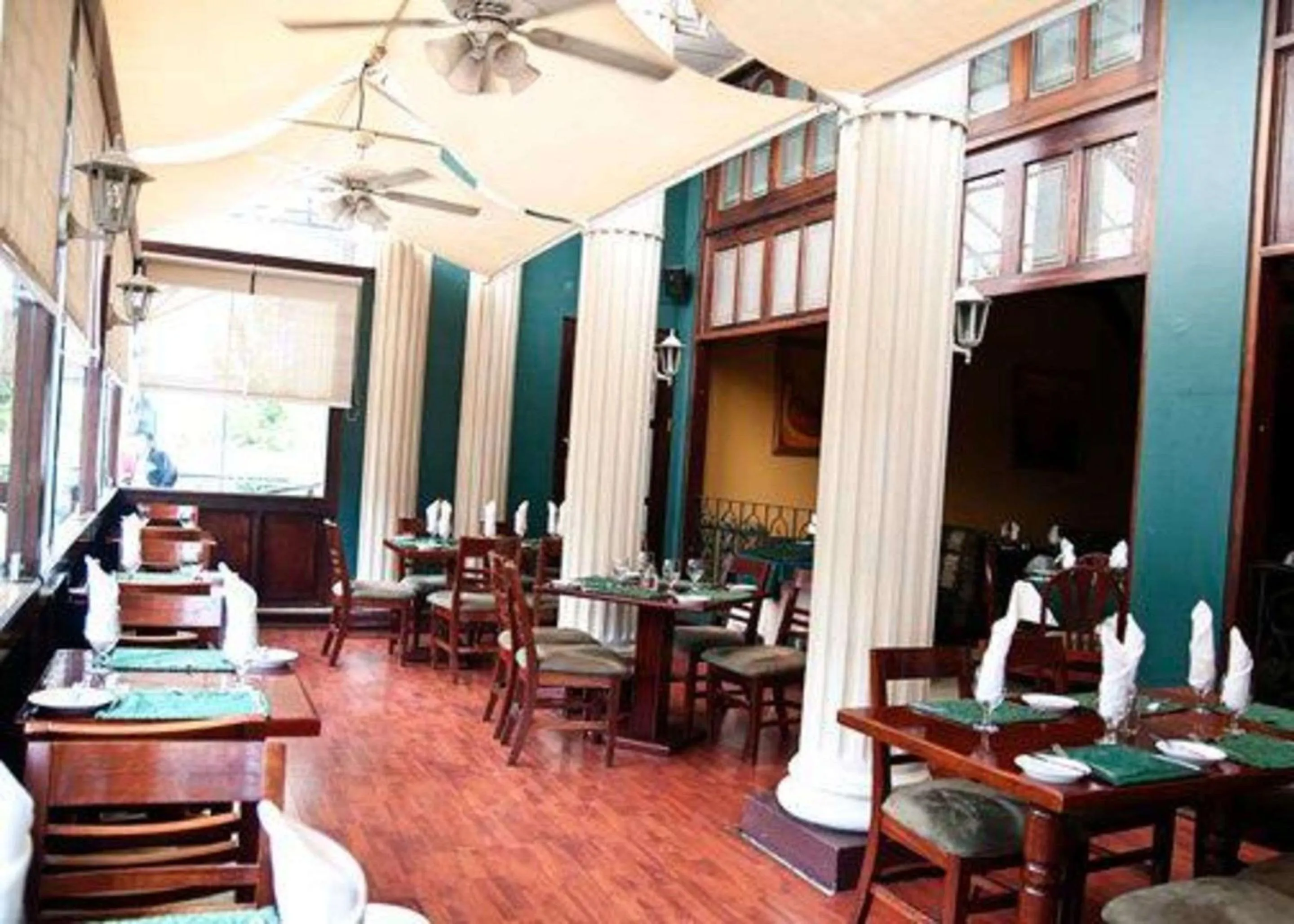 Restaurant/places to eat in Sleep Inn Paseo Las Damas