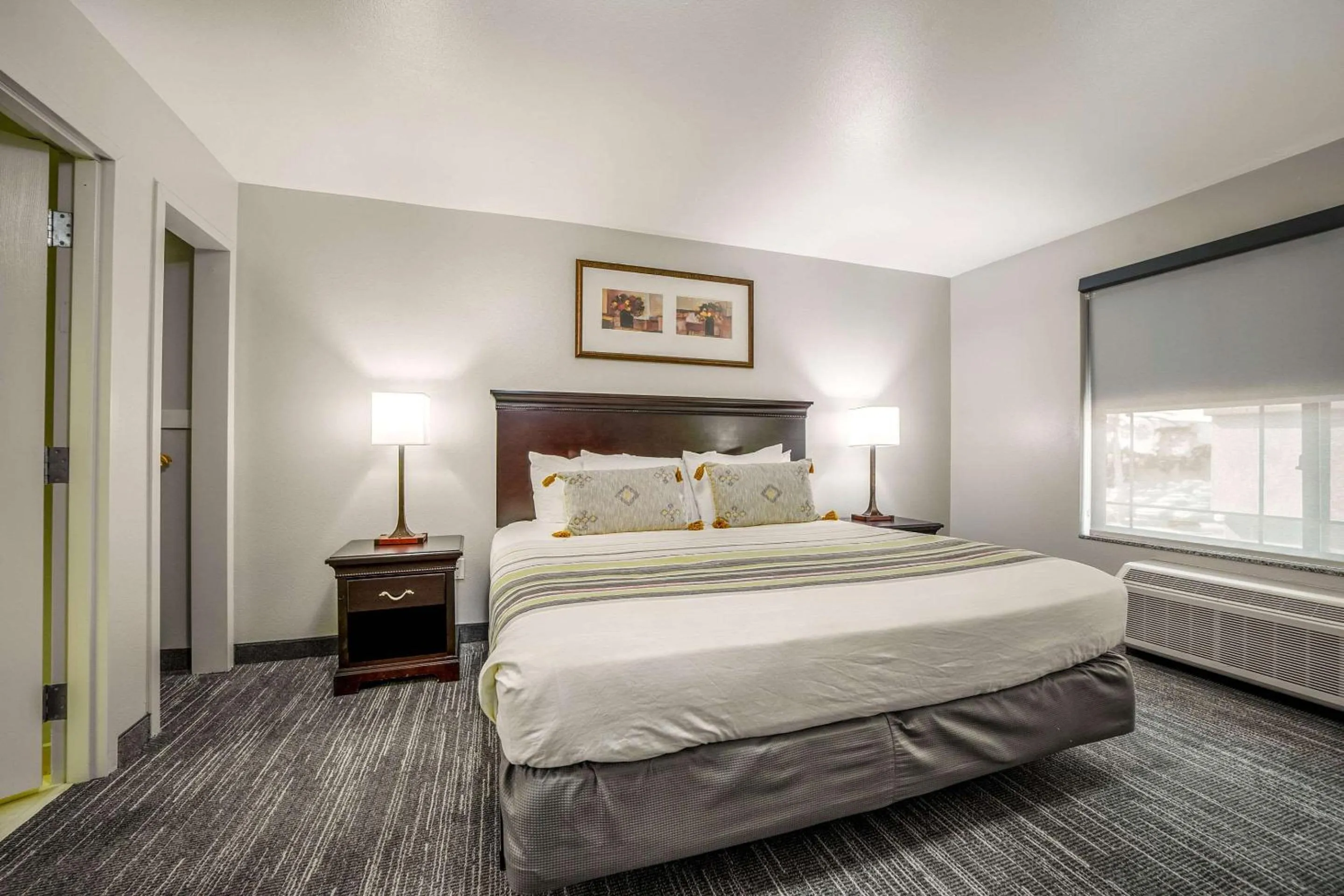 Bedroom, Bed in Country Inn & Suites by Radisson, Ontario at Ontario Mills, CA