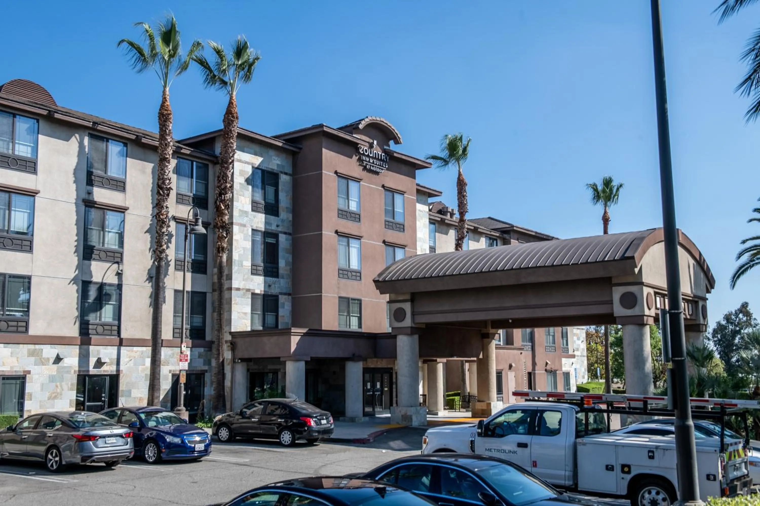 Property building in Country Inn & Suites by Radisson, Ontario at Ontario Mills, CA