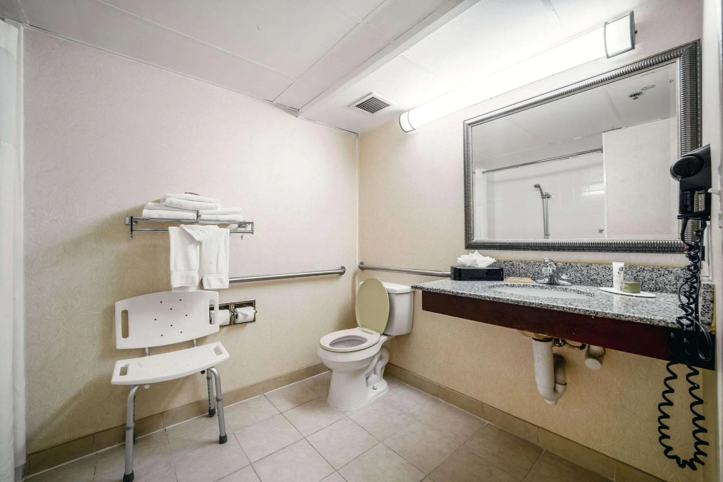 Bedroom in Country Inn & Suites by Radisson, Ontario at Ontario Mills, CA