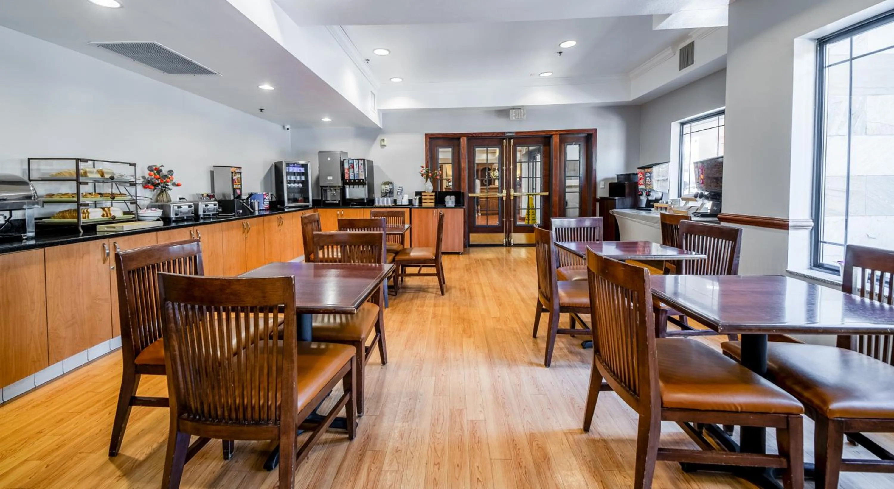 Breakfast in Country Inn & Suites by Radisson, Ontario at Ontario Mills, CA