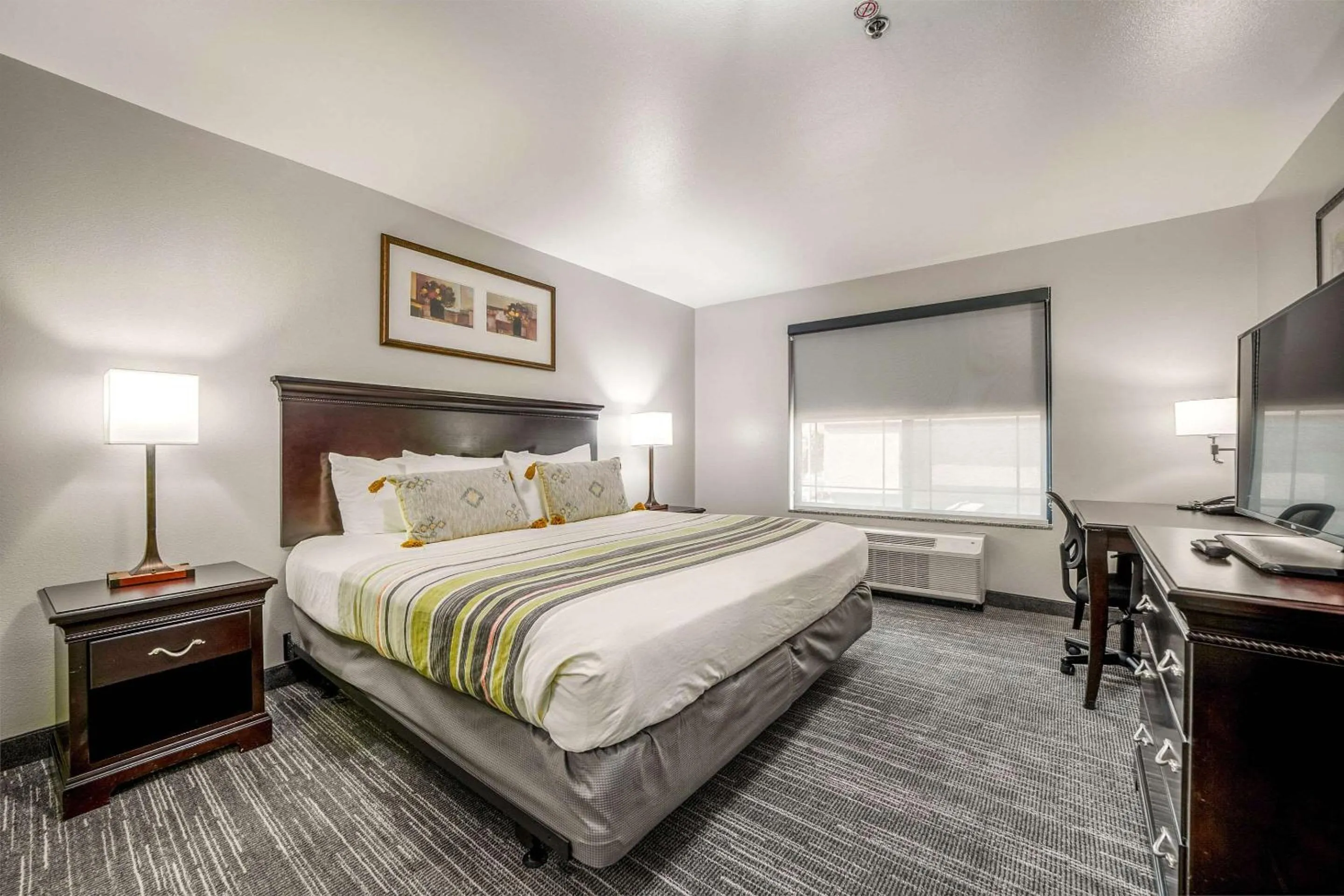 Bedroom, Bed in Country Inn & Suites by Radisson, Ontario at Ontario Mills, CA