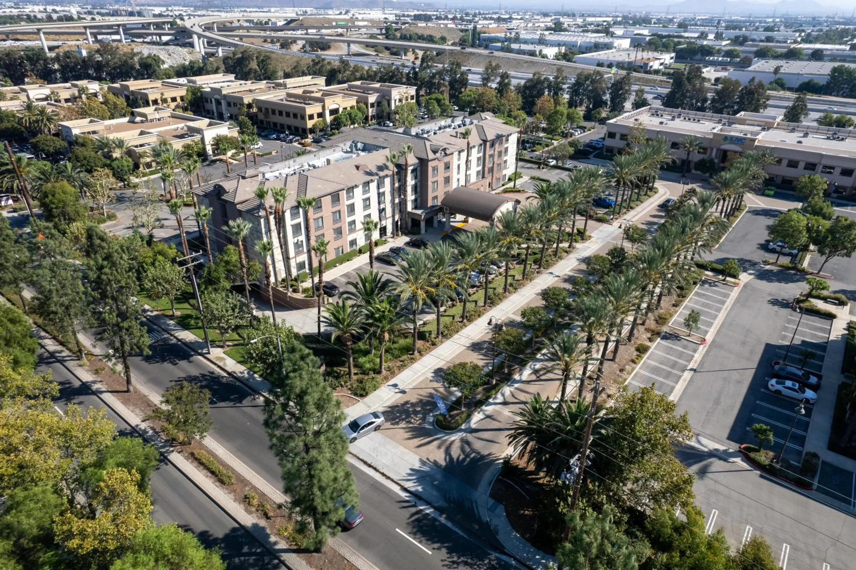 Property building in Country Inn & Suites by Radisson, Ontario at Ontario Mills, CA