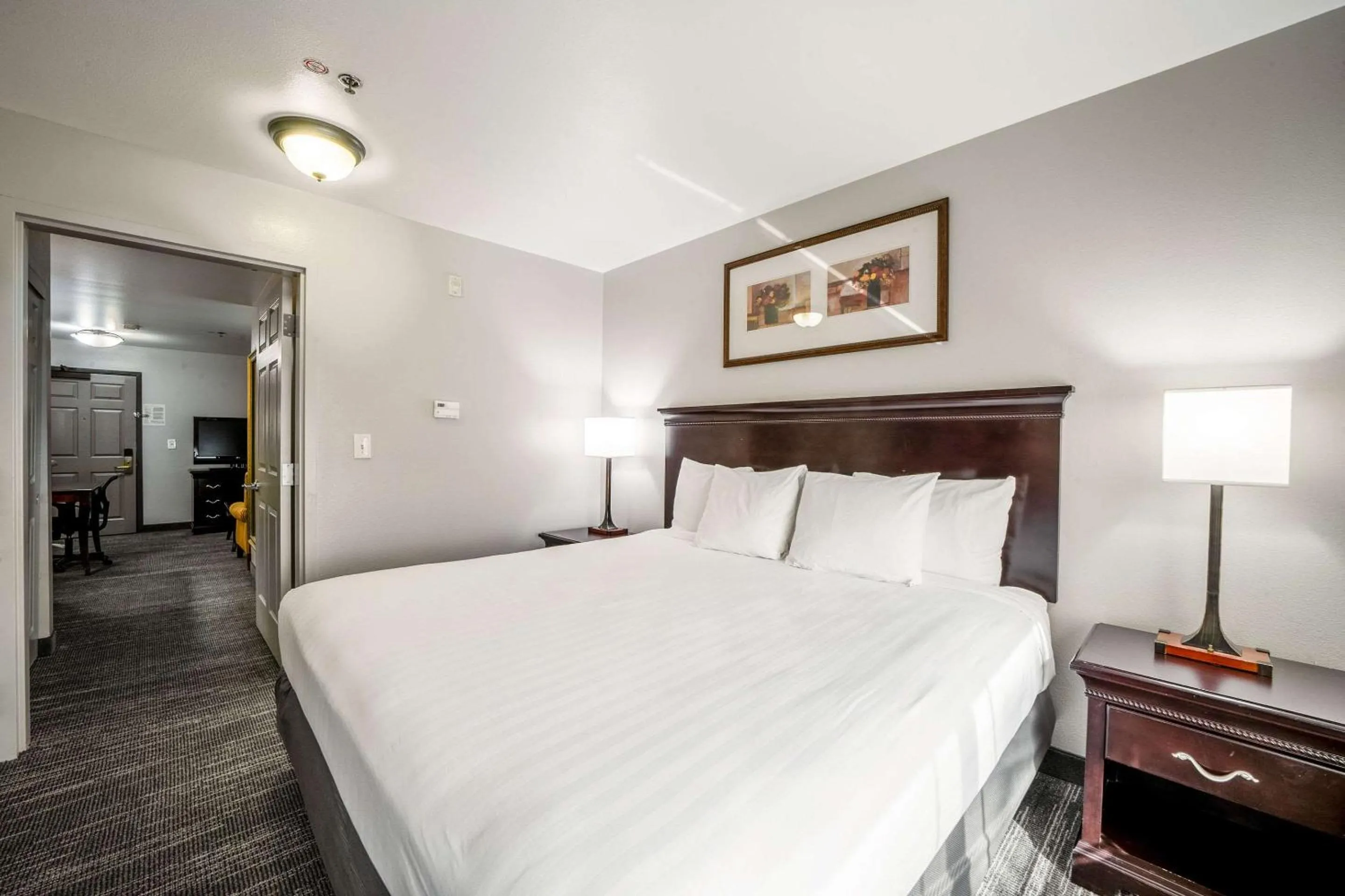 Bedroom, Bed in Country Inn & Suites by Radisson, Ontario at Ontario Mills, CA