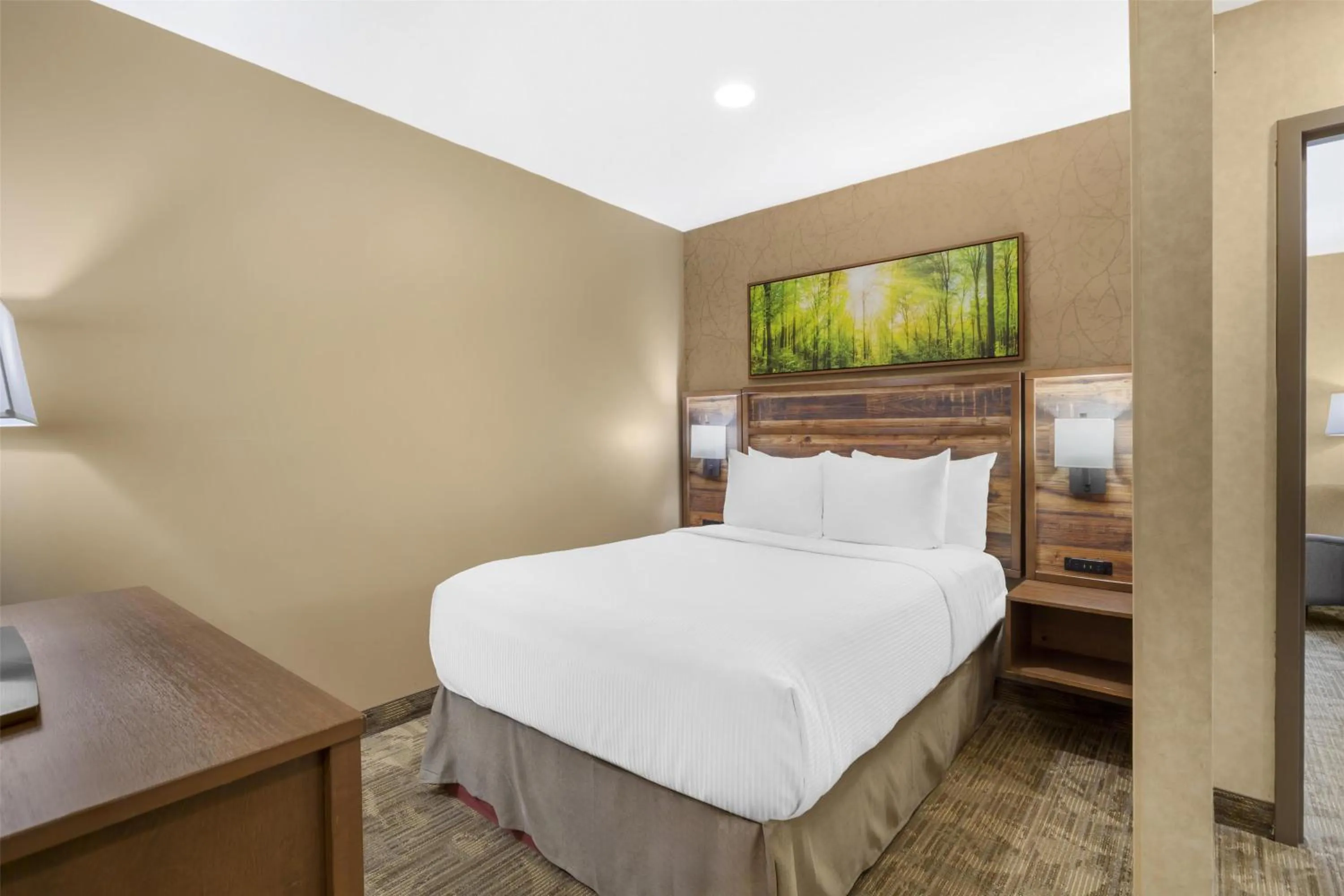 Photo of the whole room, Bed in Best Western Plus Valemount Inn & Suites