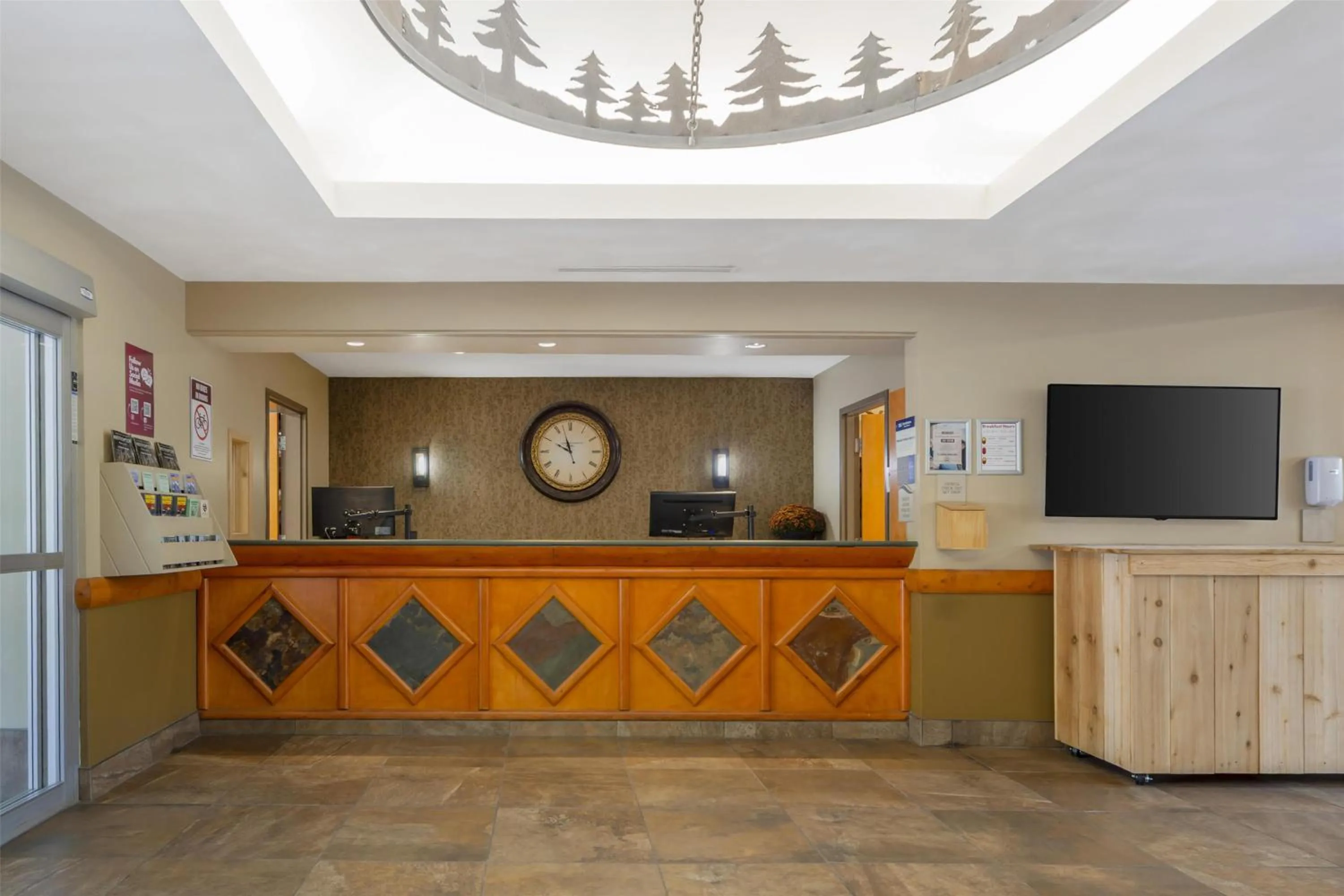 Lobby or reception in Best Western Plus Valemount Inn & Suites