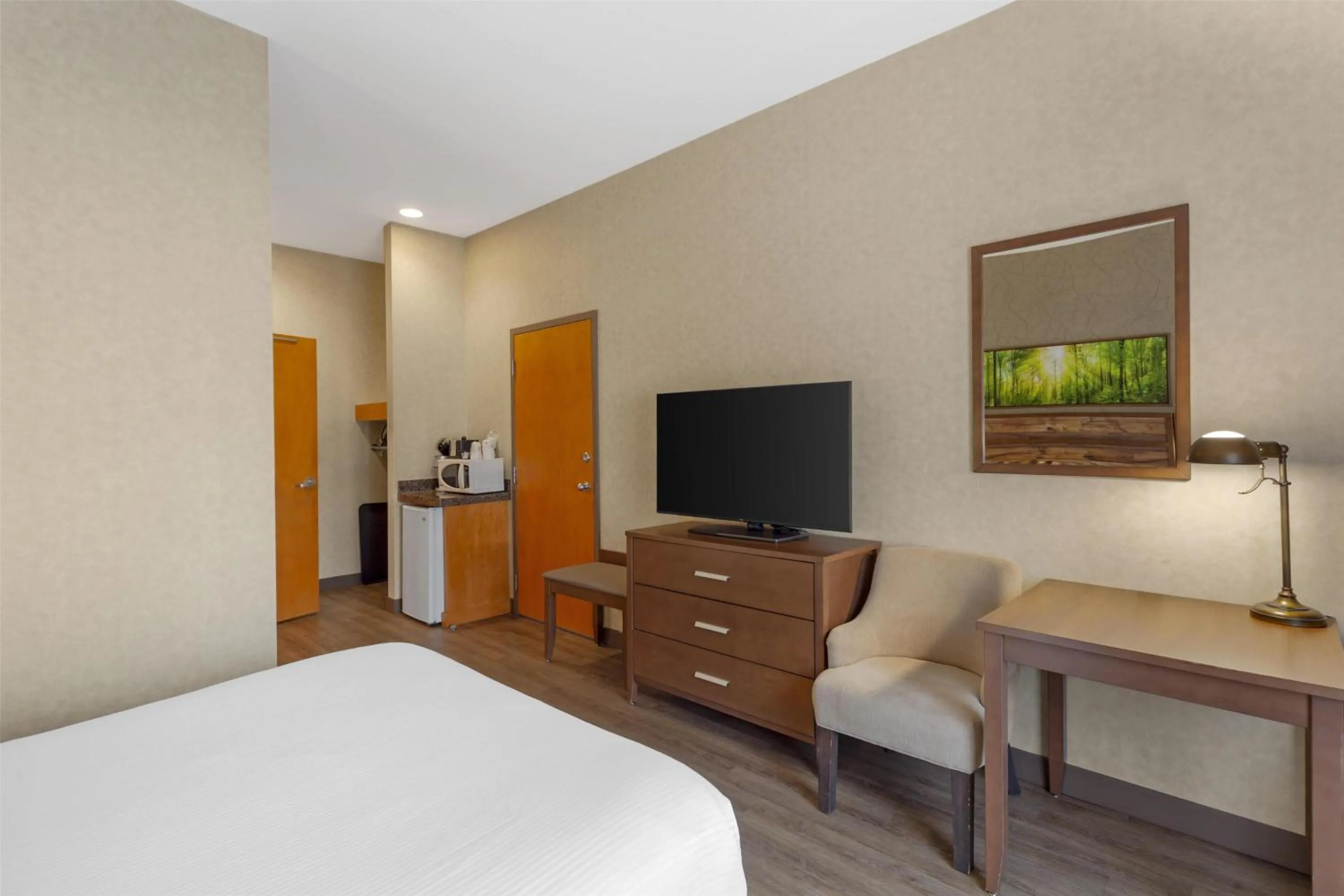 Bedroom, Bed in Best Western Plus Valemount Inn & Suites