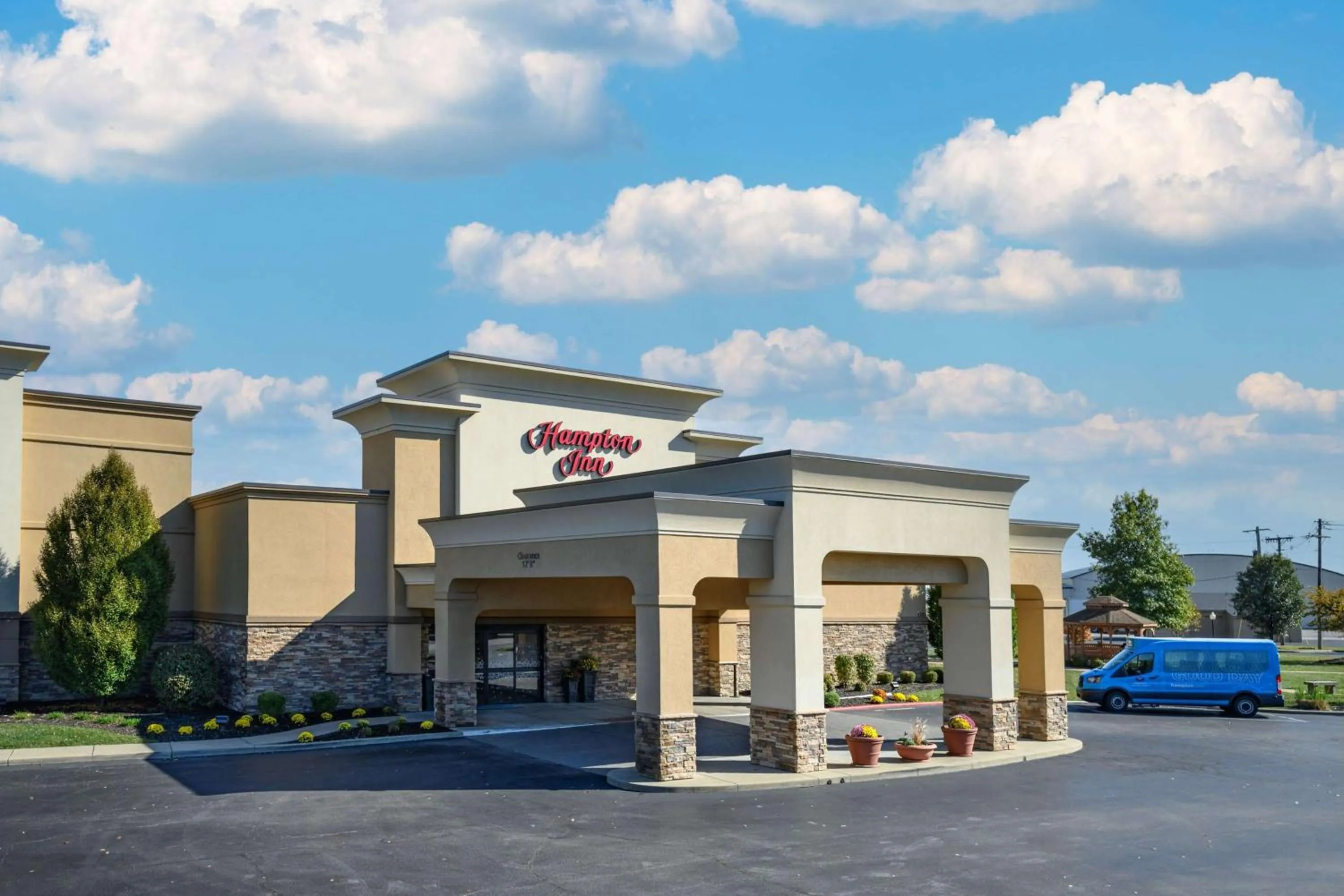 Property building in Hampton Inn Evansville Airport