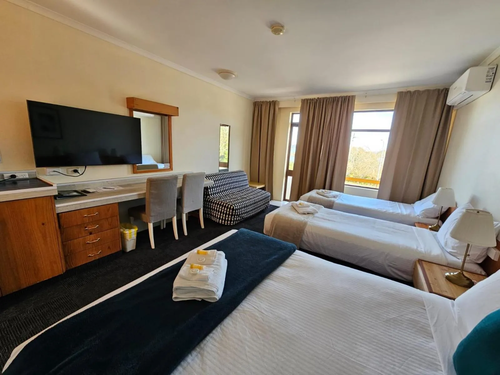 Bed in Waterview Gosford Motor Inn