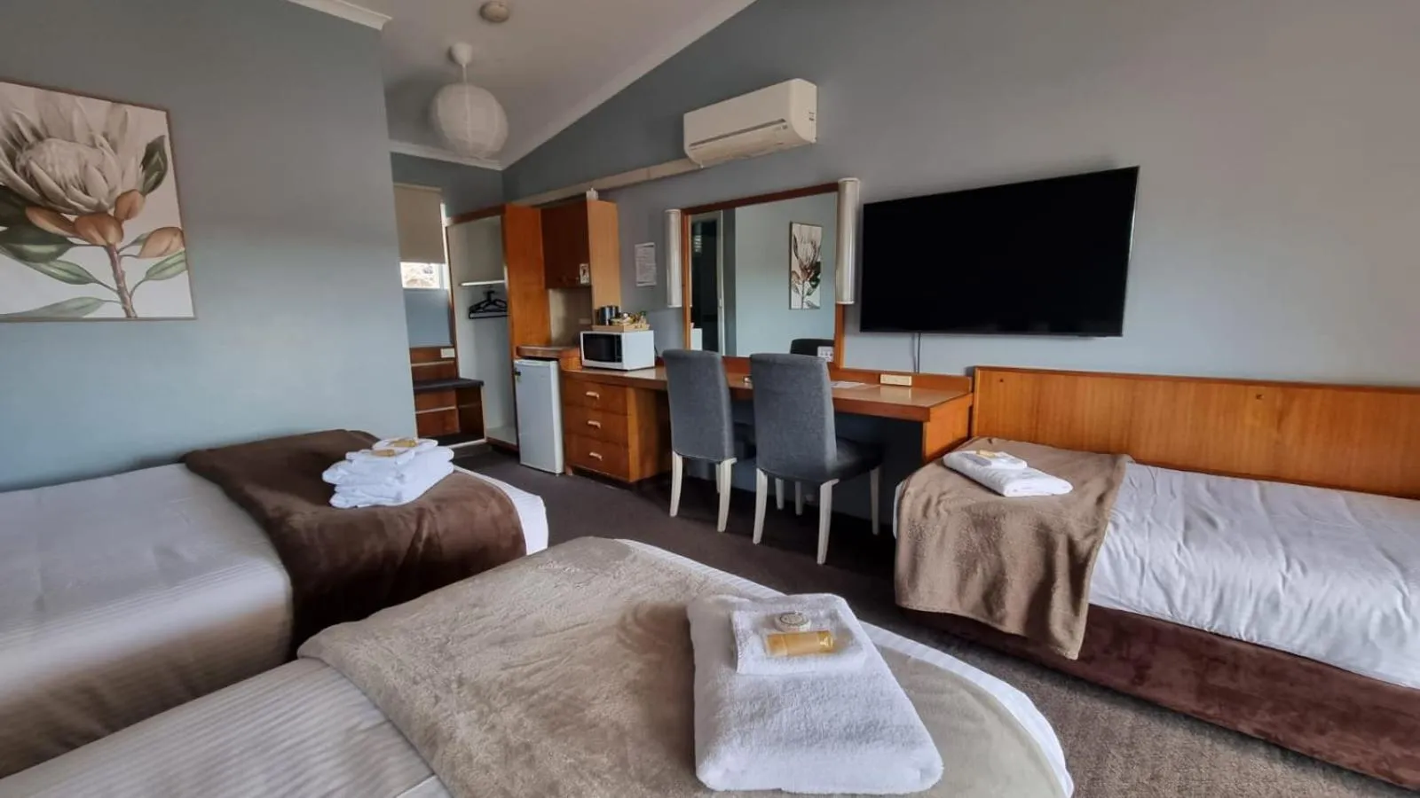 TV and multimedia, Bed in Waterview Gosford Motor Inn
