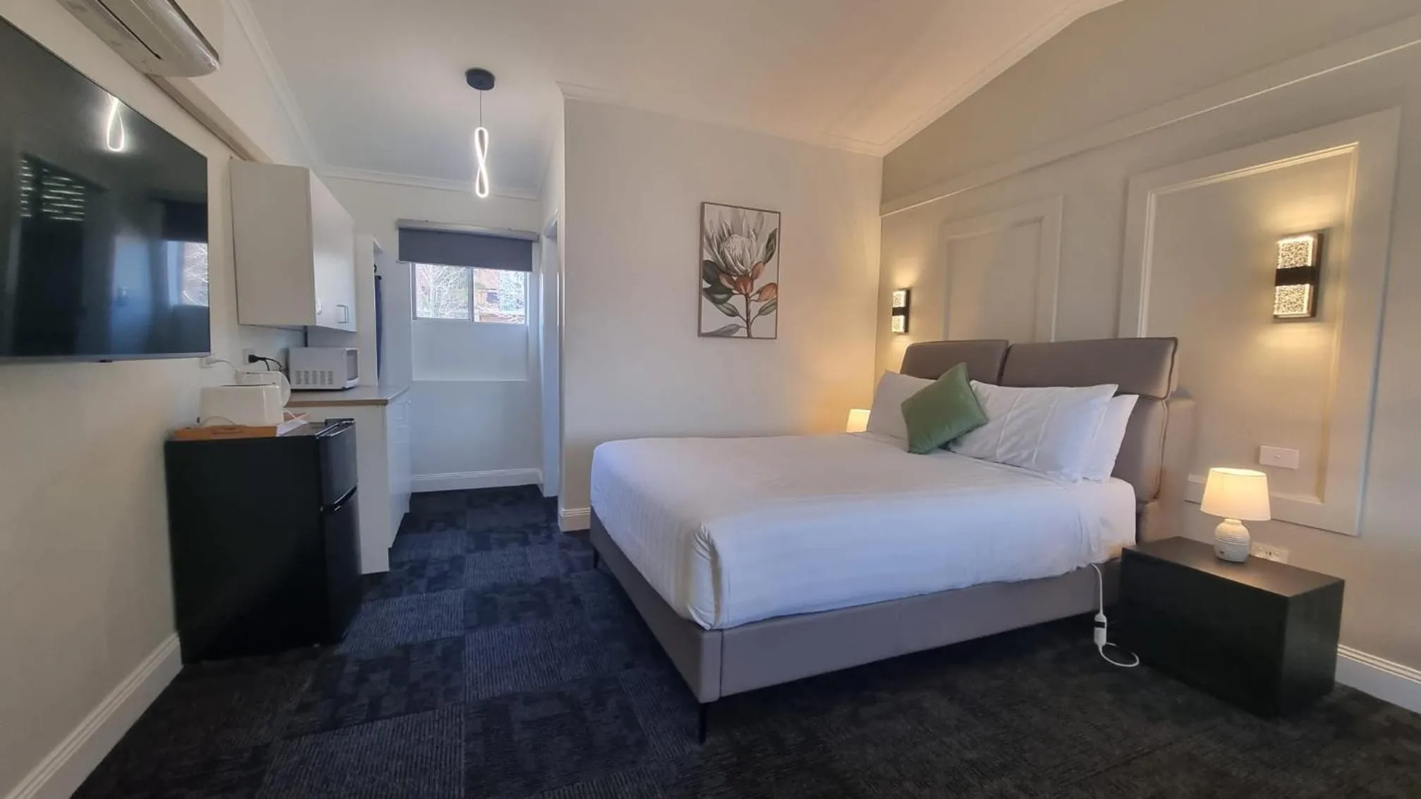 Photo of the whole room, Bed in Waterview Gosford Motor Inn