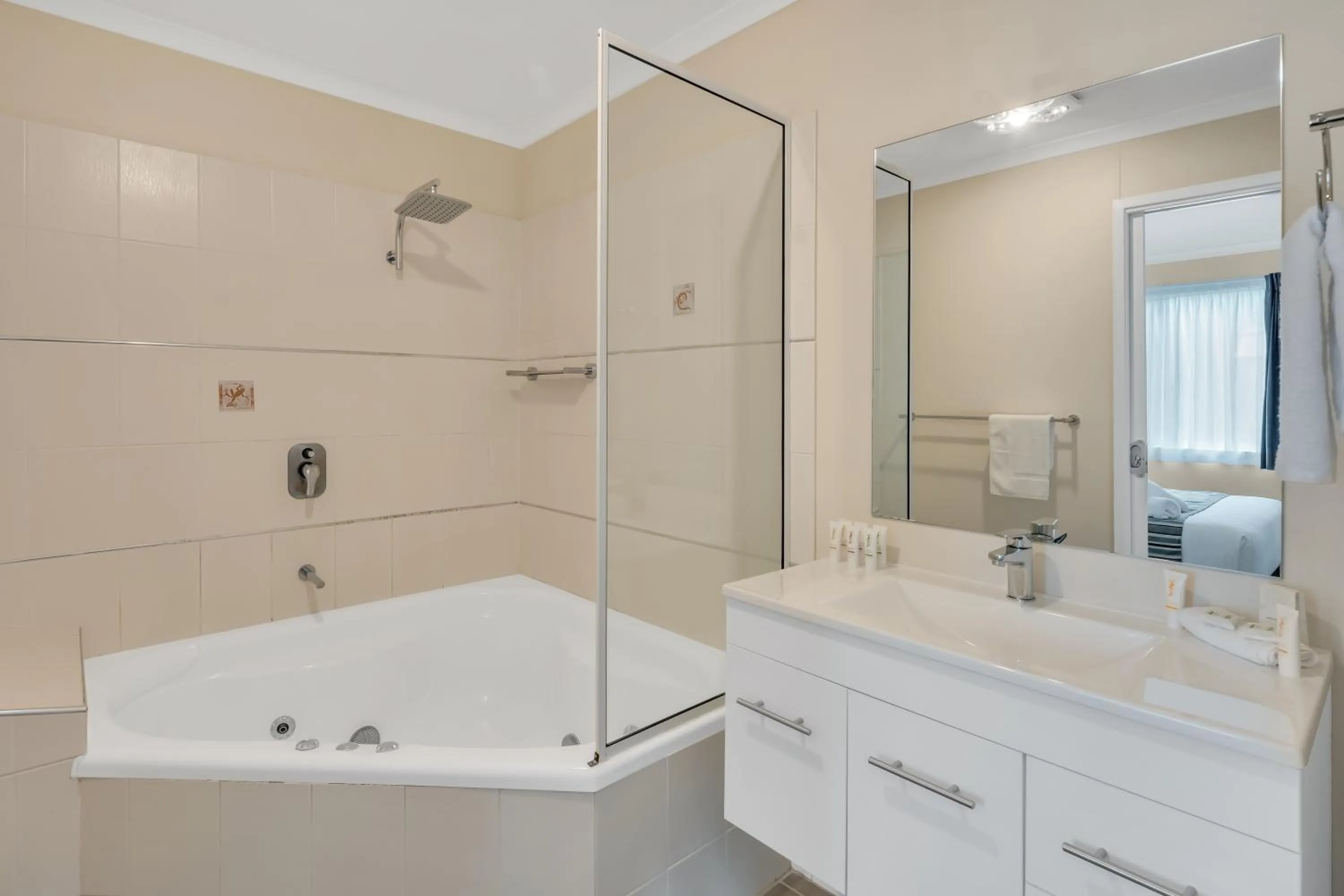 Bathroom in Ingenia Holidays Middle Rock