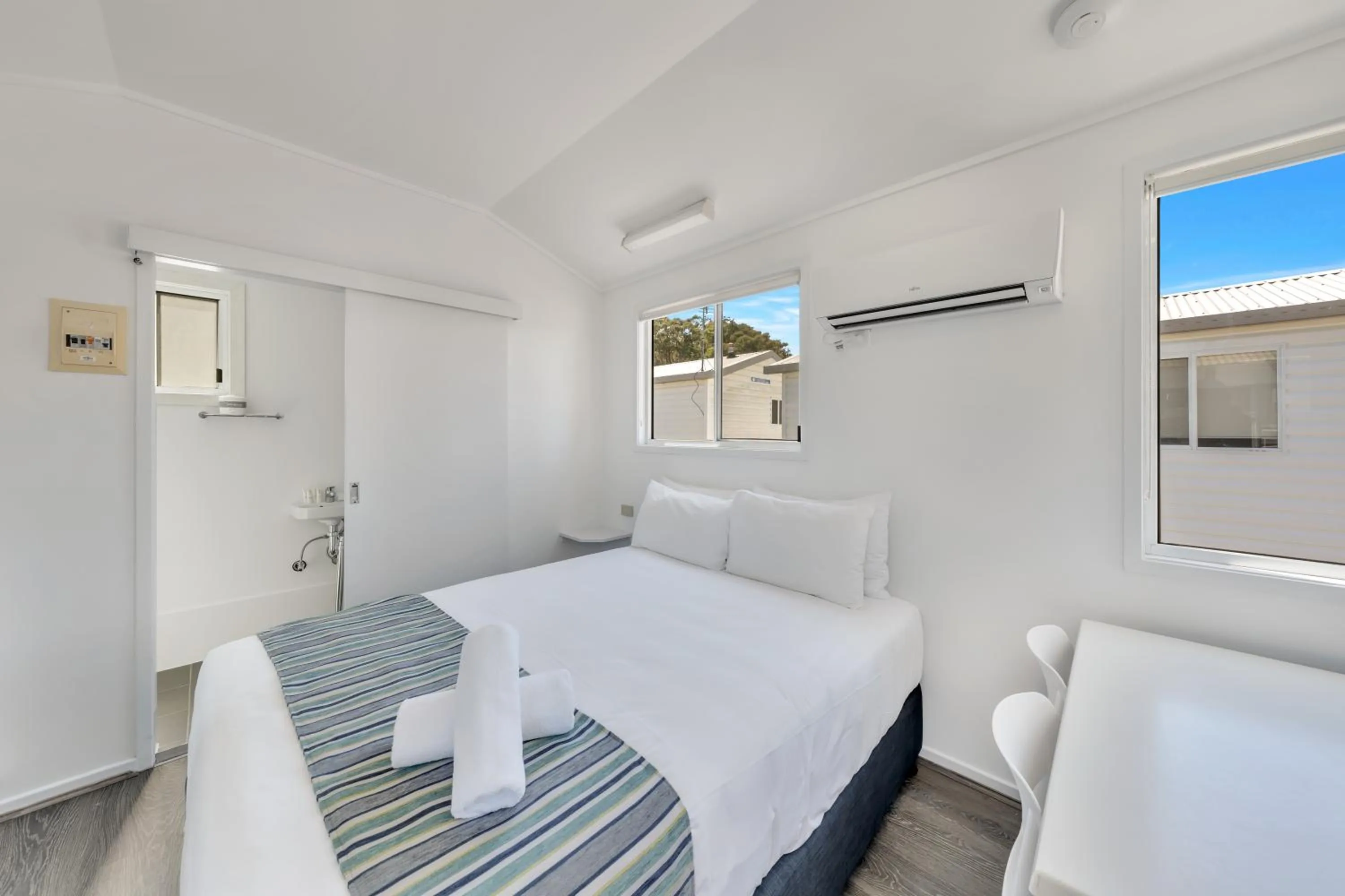 Bedroom, Bed in Ingenia Holidays Middle Rock