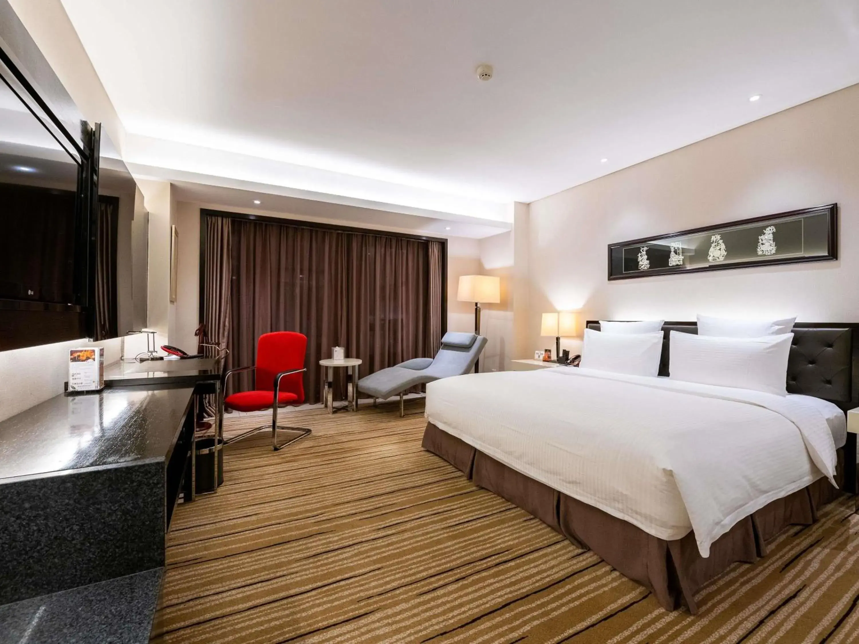 Deluxe Executive King Room in Pullman Guiyang Deluxe Executive King Room in Pullman Guiyang