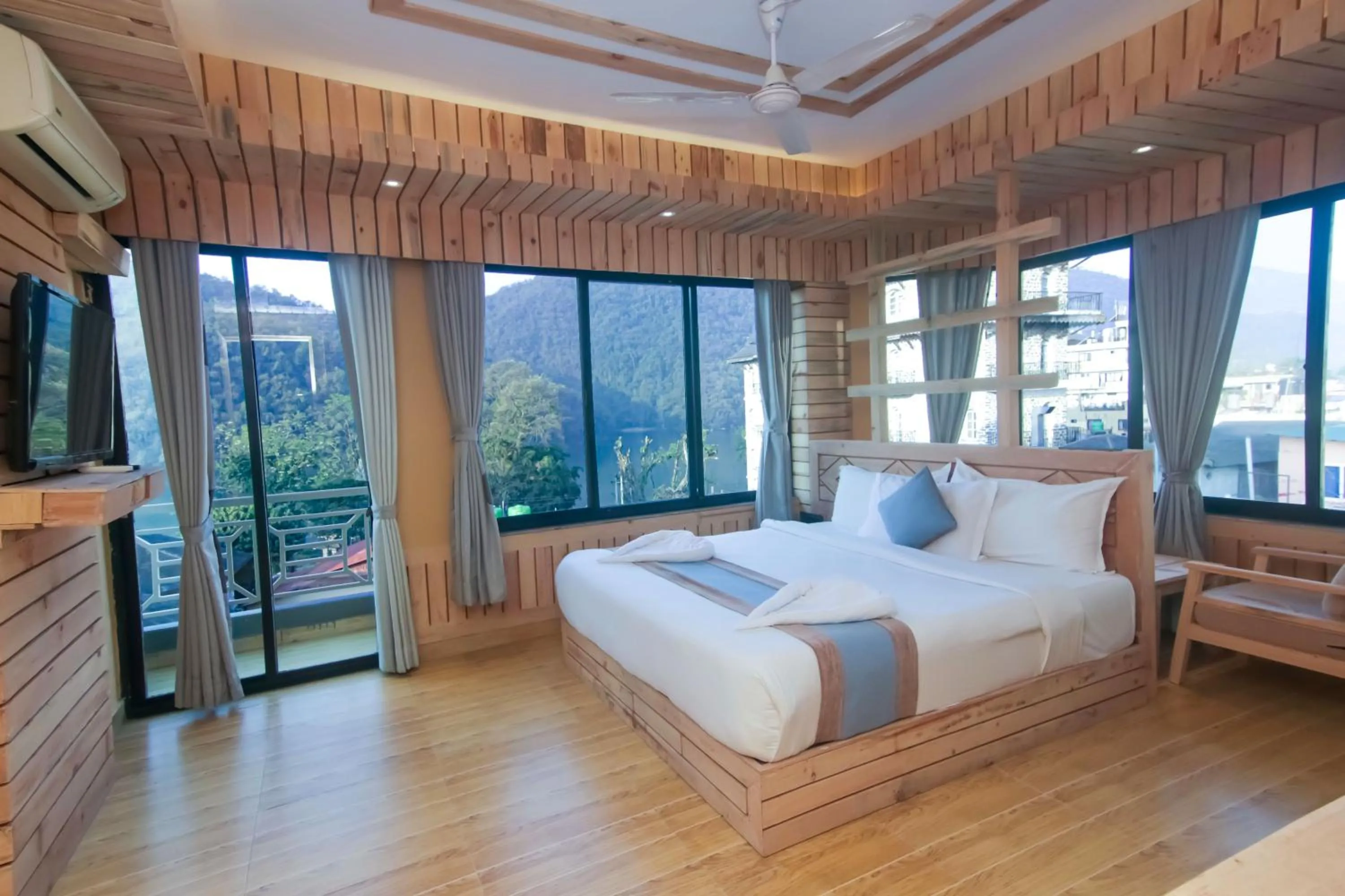 Bedroom, Bed in Trekkers Inn Boutique Hotel Pokhara