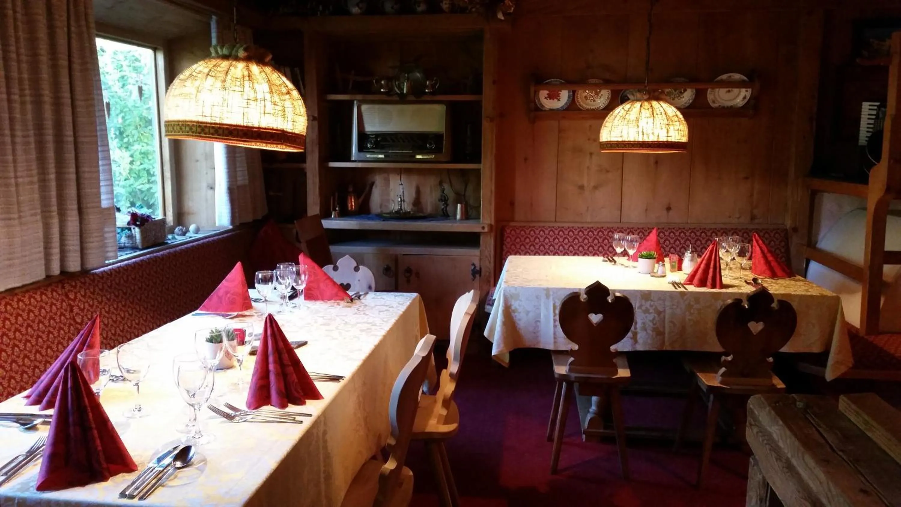 Restaurant/places to eat in Hotel Villa Emilia