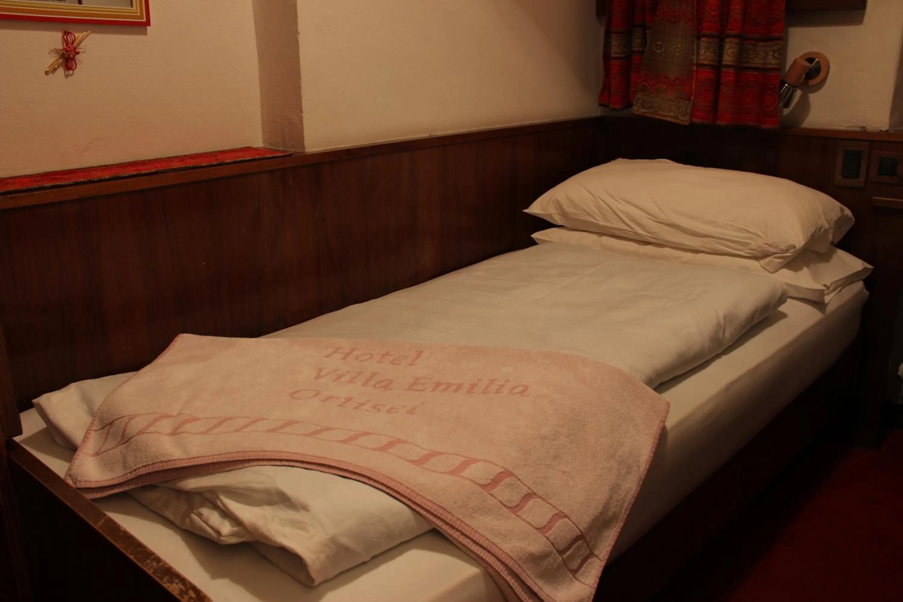 Decorative detail, Bed in Hotel Villa Emilia