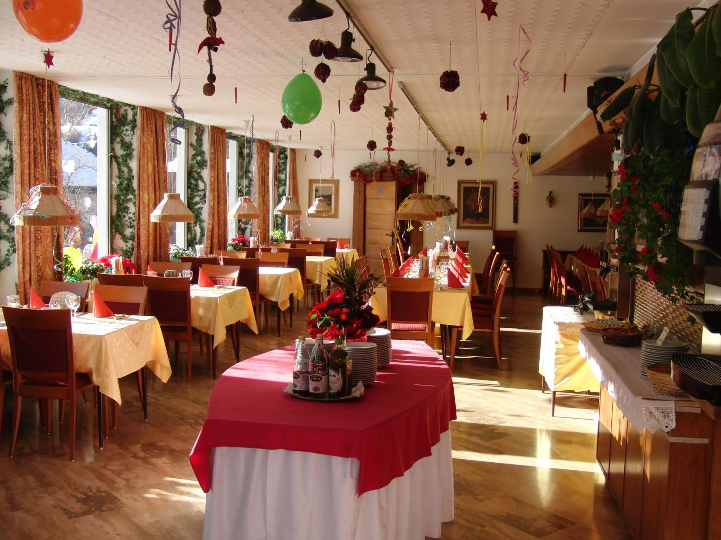 Restaurant/places to eat in Hotel Villa Emilia