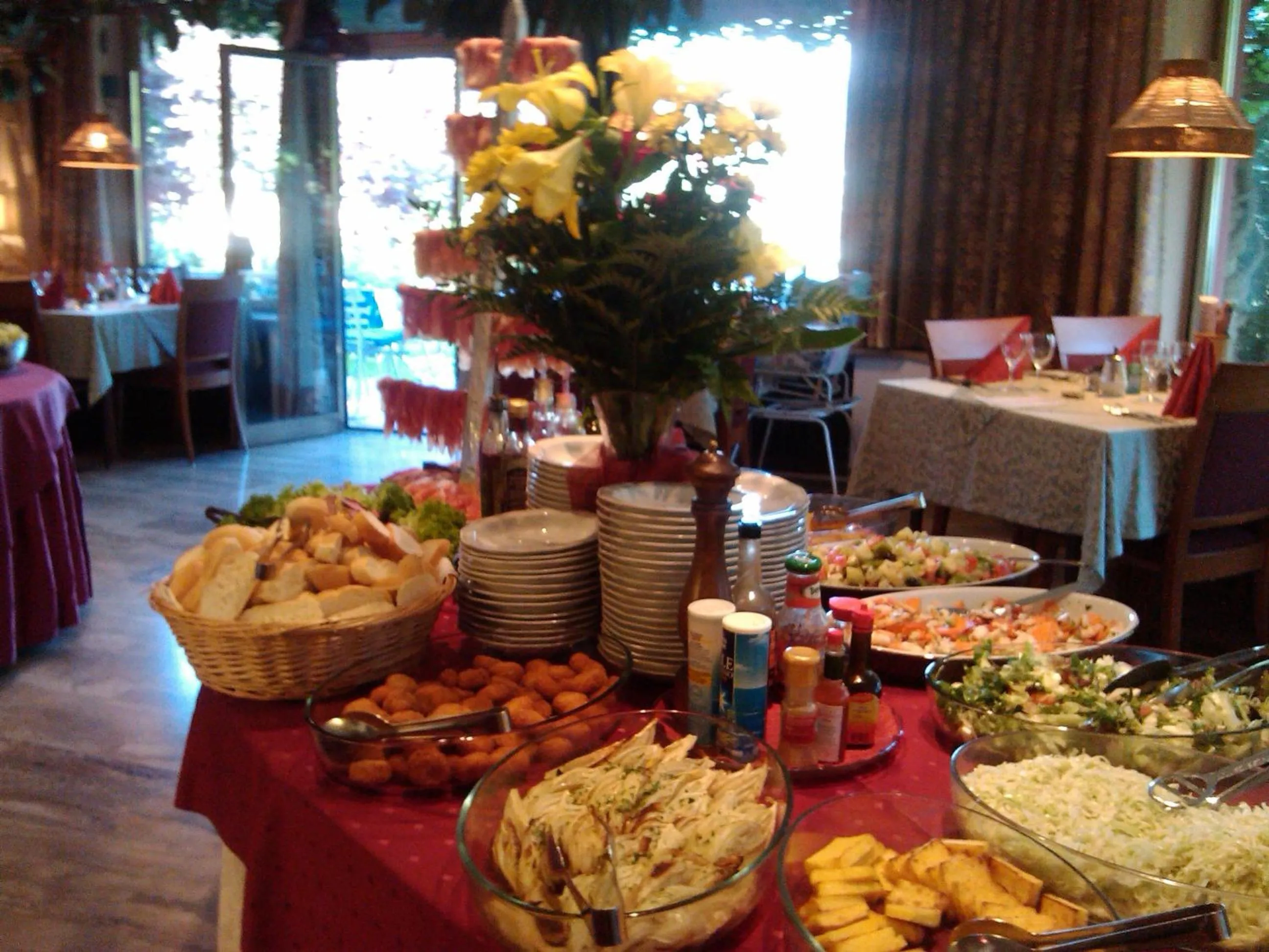 Food and drinks in Hotel Villa Emilia