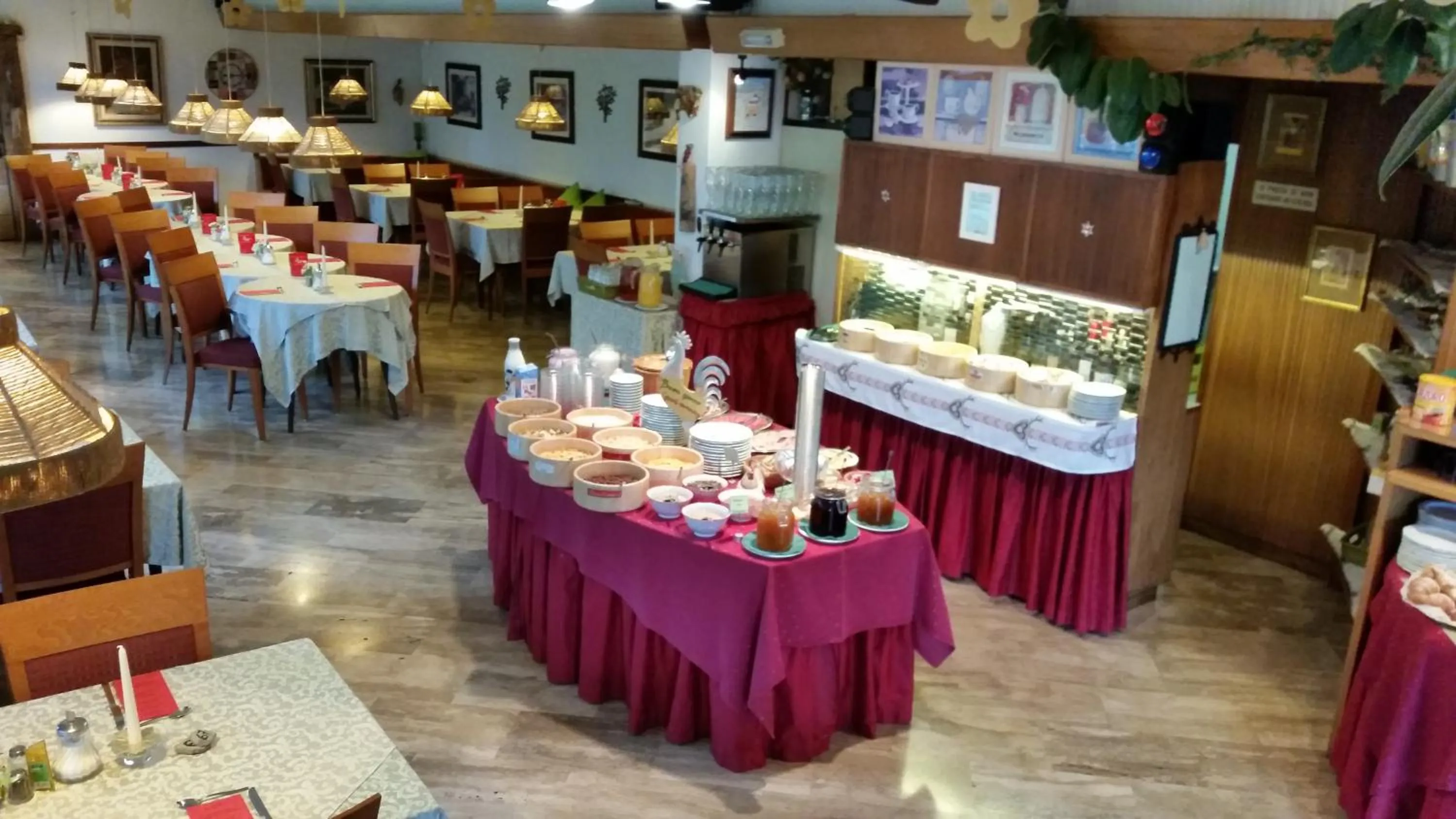 Restaurant/places to eat in Hotel Villa Emilia