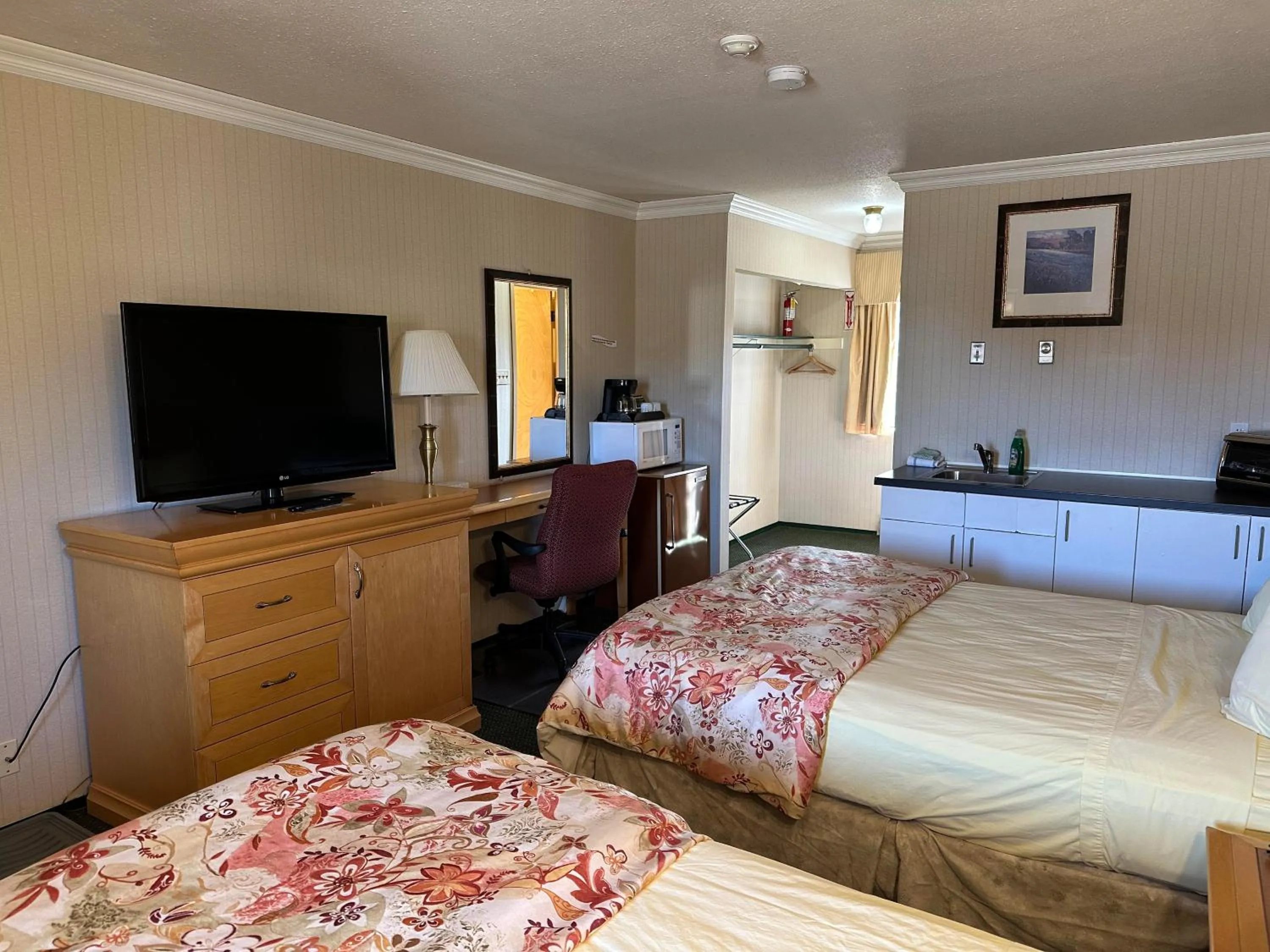 Bed in Travelodge by Wyndam Chetwynd