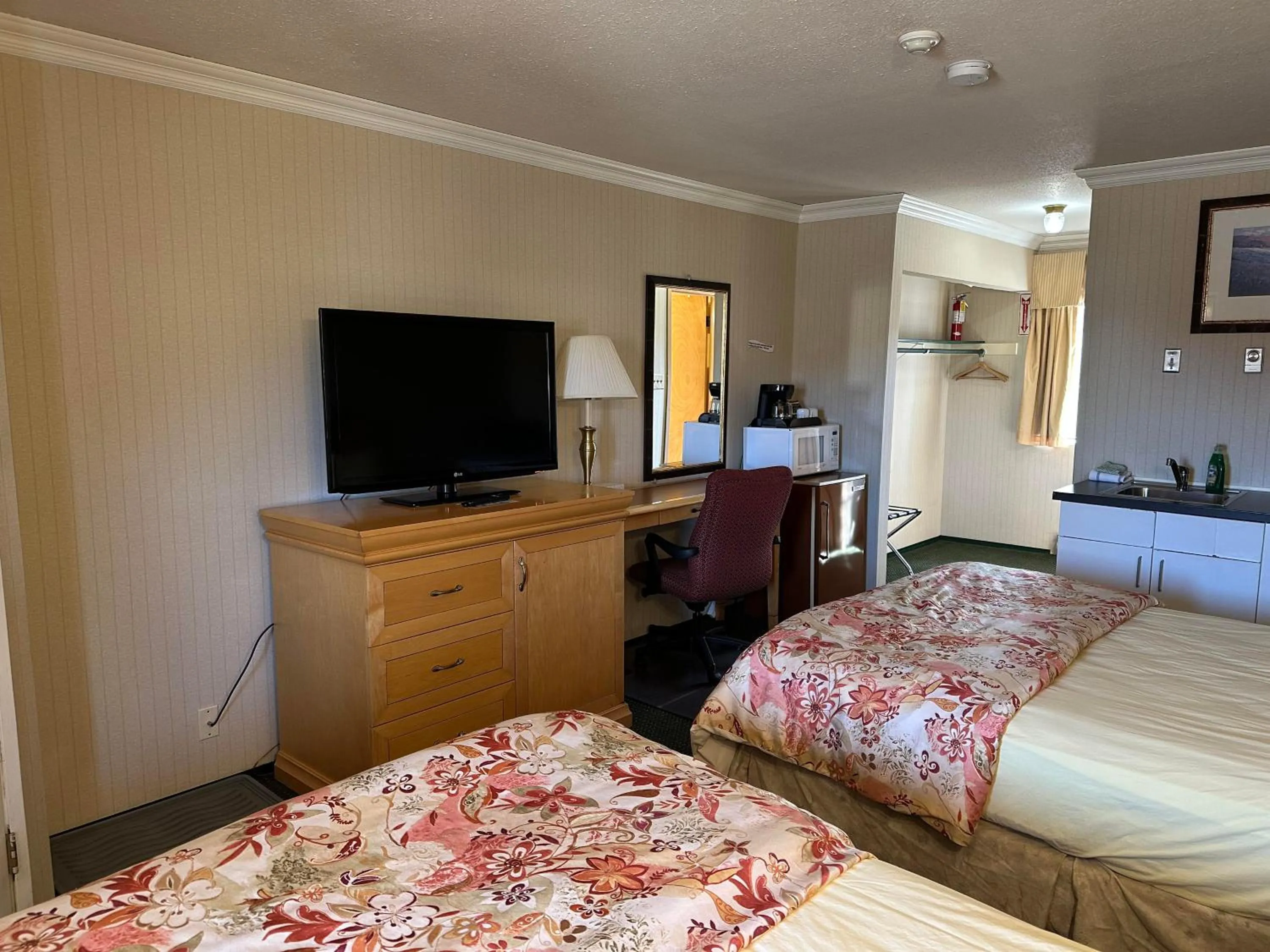 Bed in Travelodge by Wyndam Chetwynd