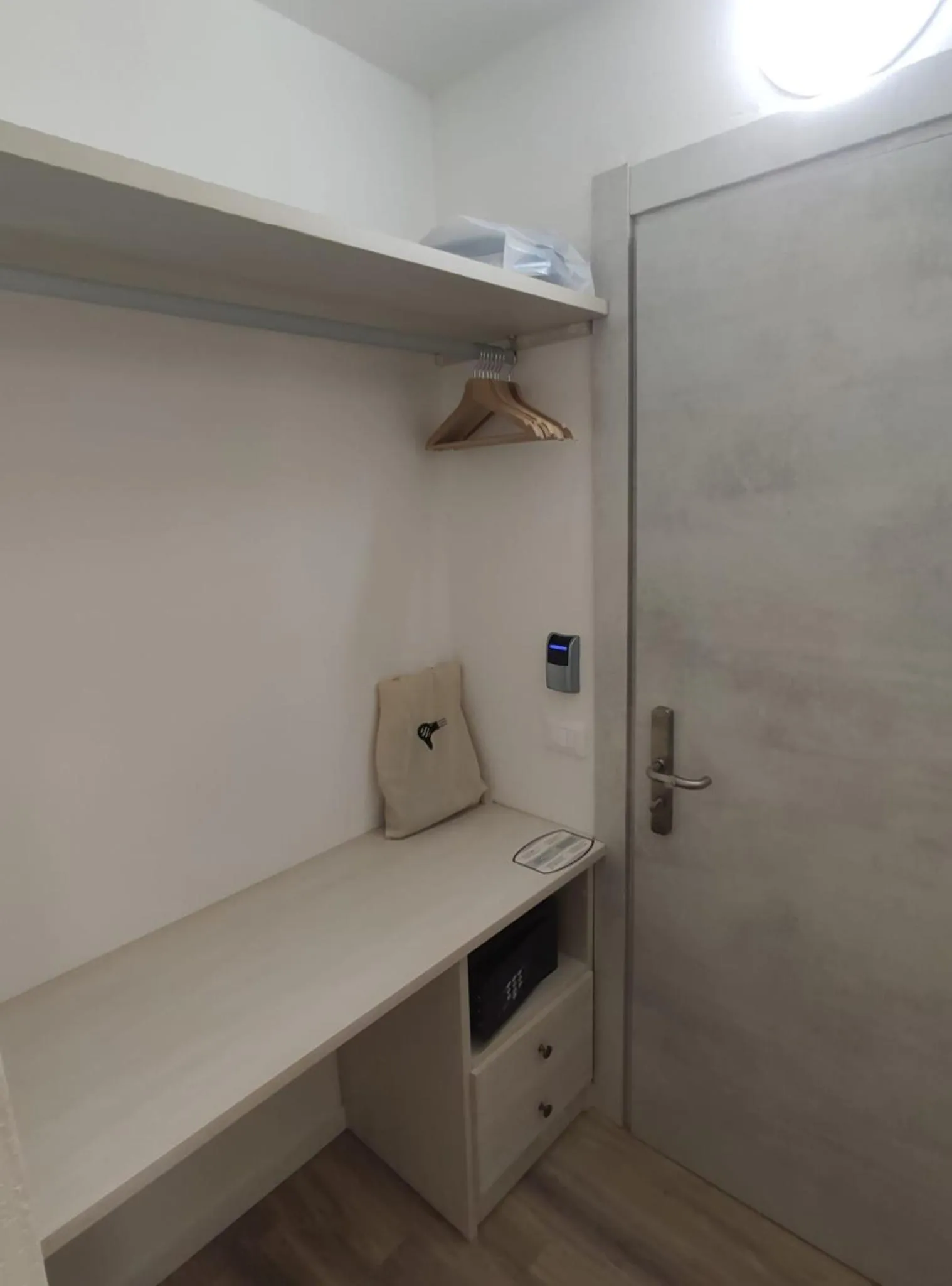 wardrobe in Hotel Week End