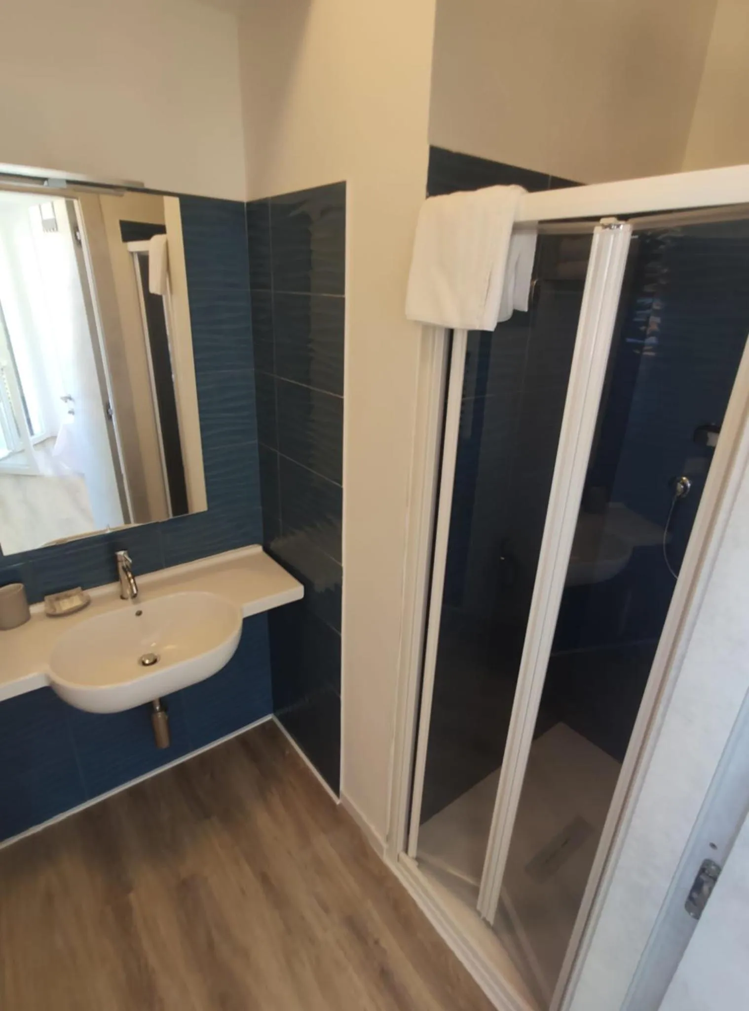 Shower in Hotel Week End