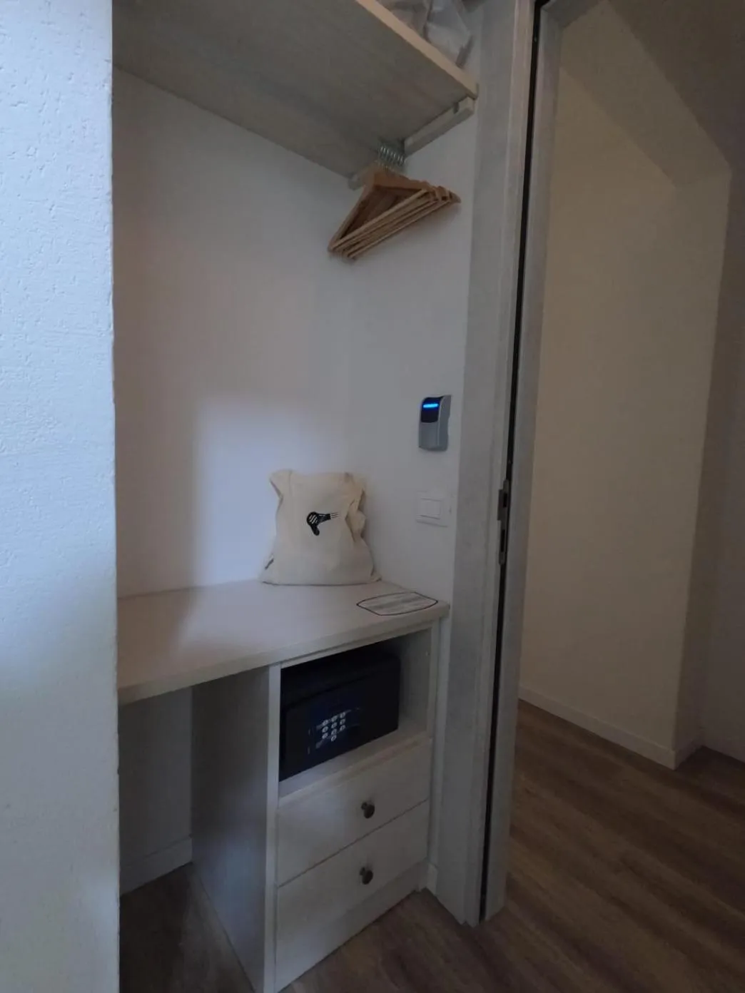 safe in Hotel Week End