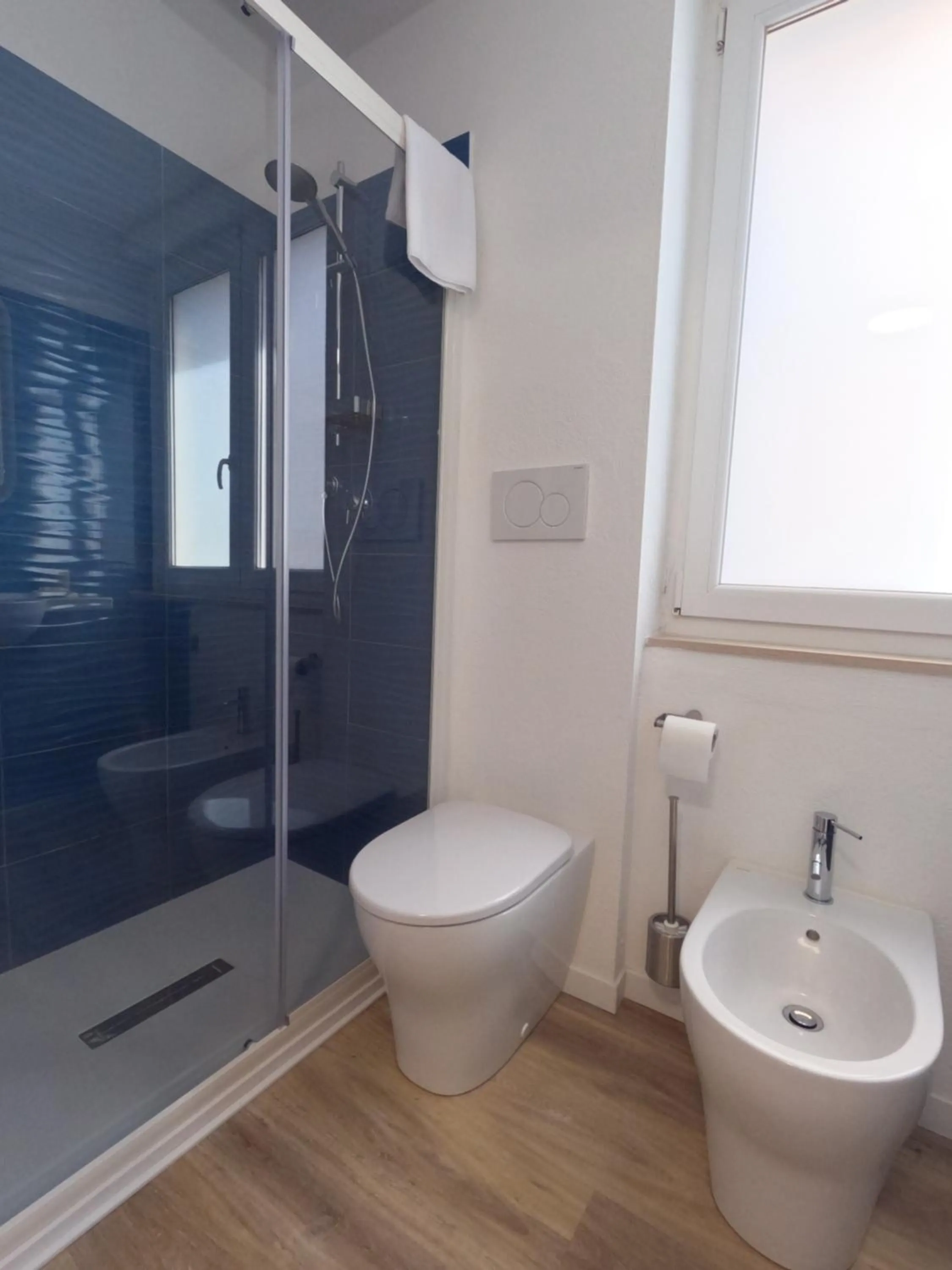 Shower in Hotel Week End