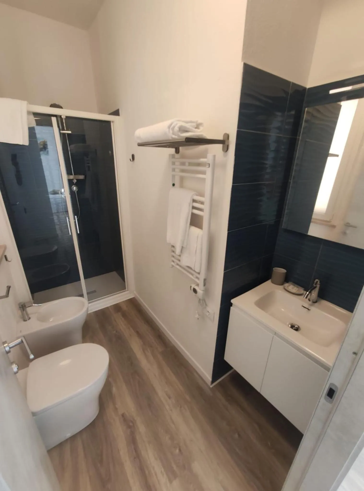 Shower in Hotel Week End