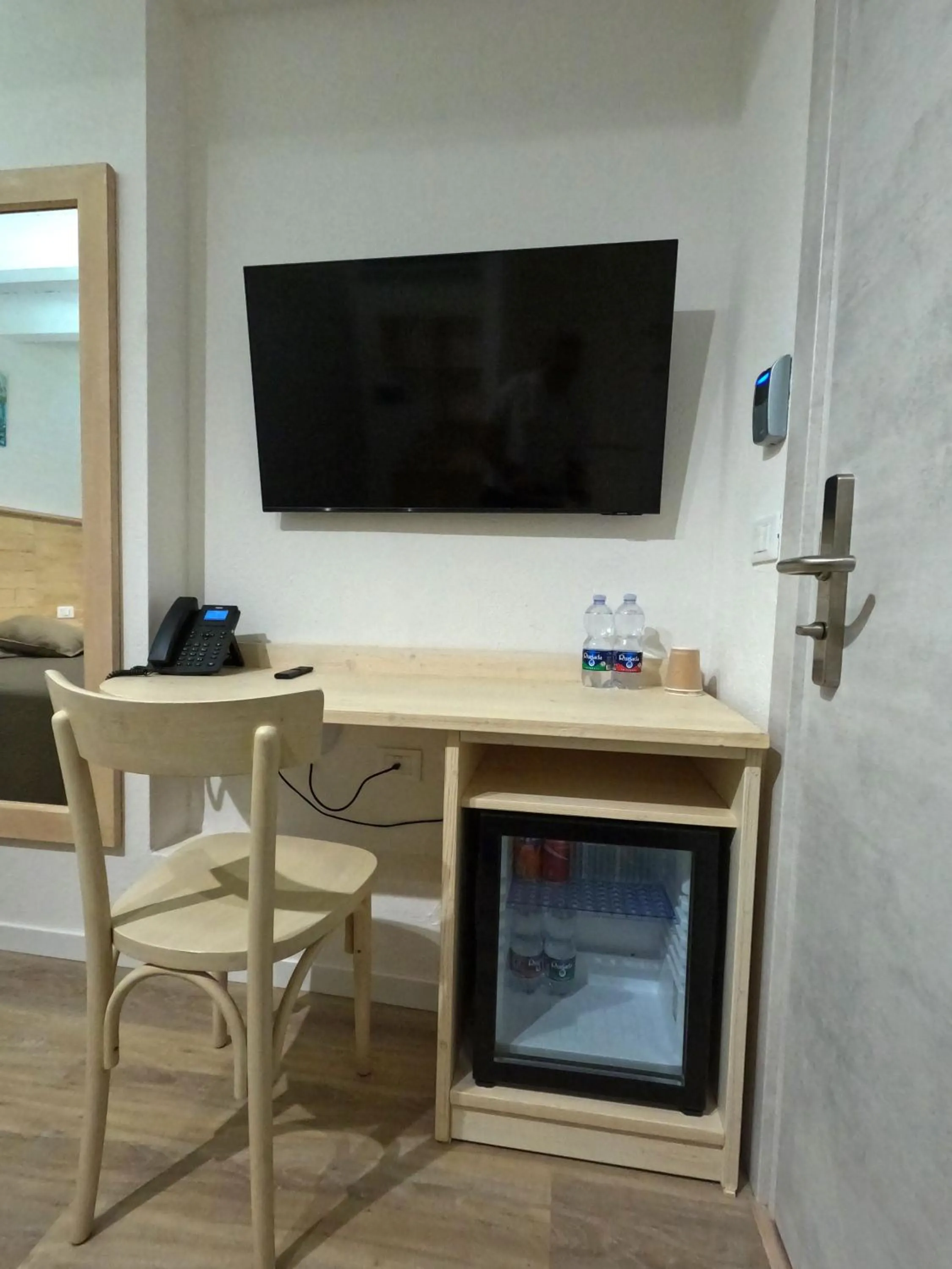 TV and multimedia in Hotel Week End