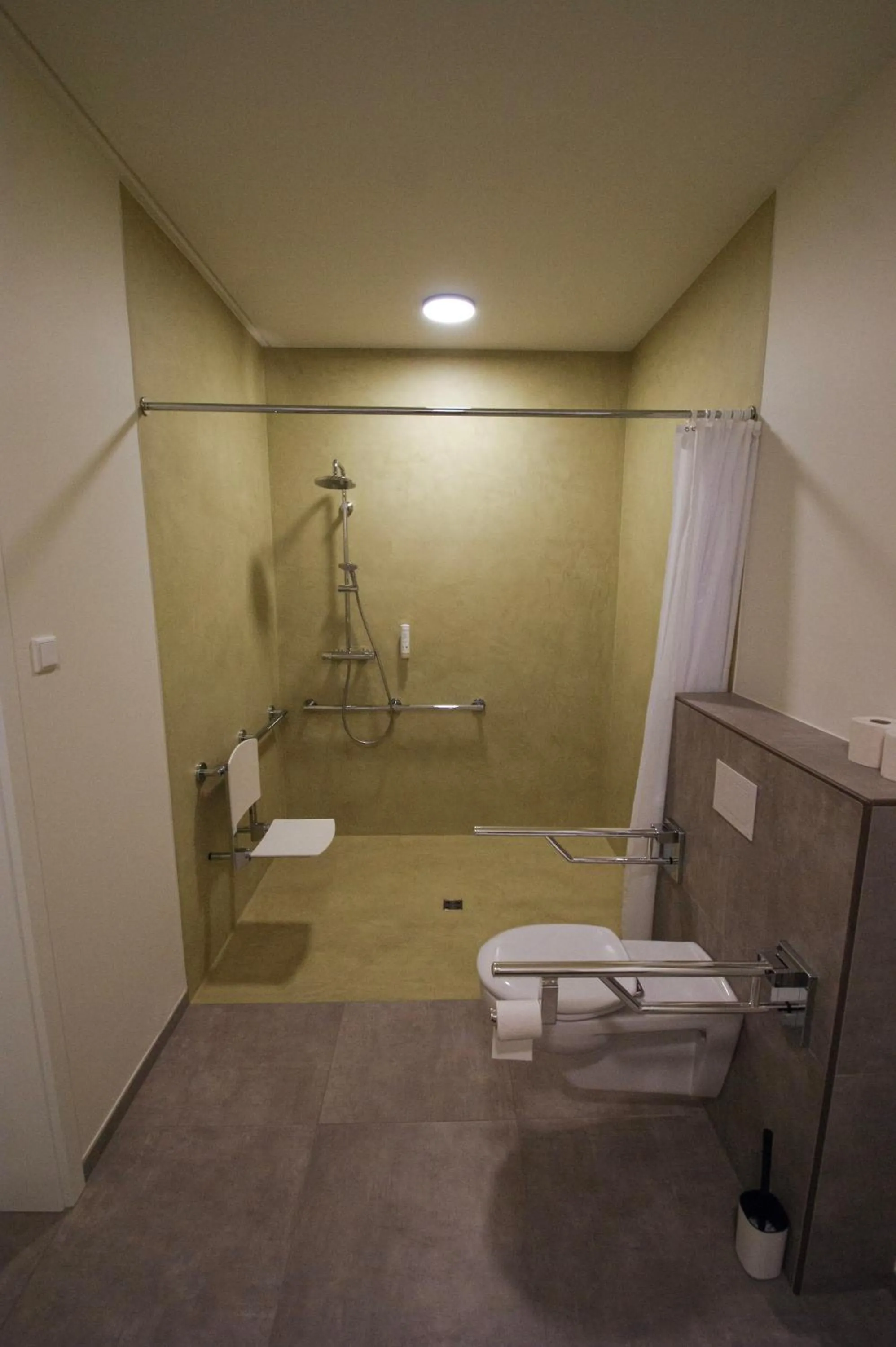 Shower in Hotel Restaurant Tychon AG