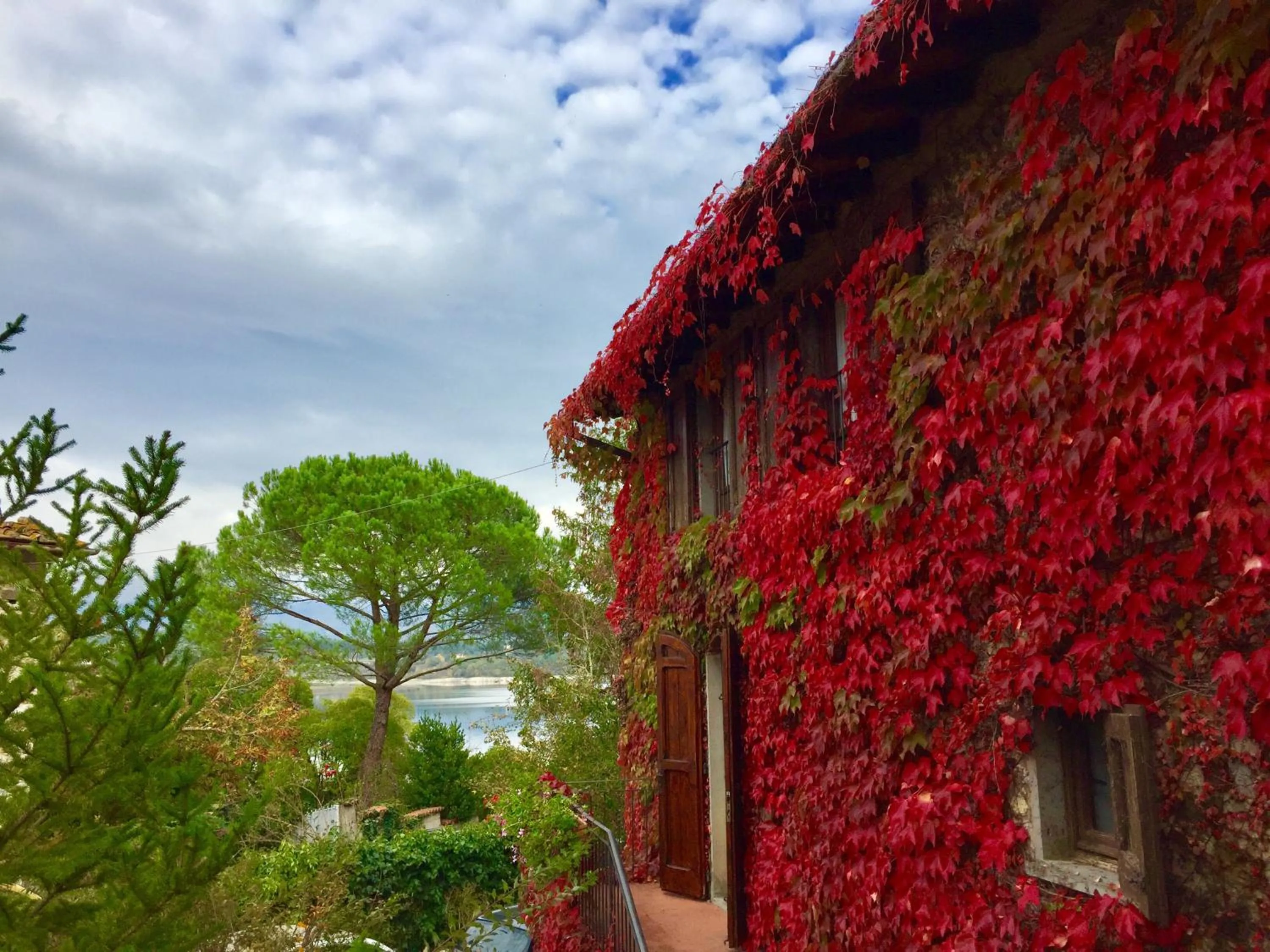 Facade/entrance in B&B Appartamenti Villa del lago