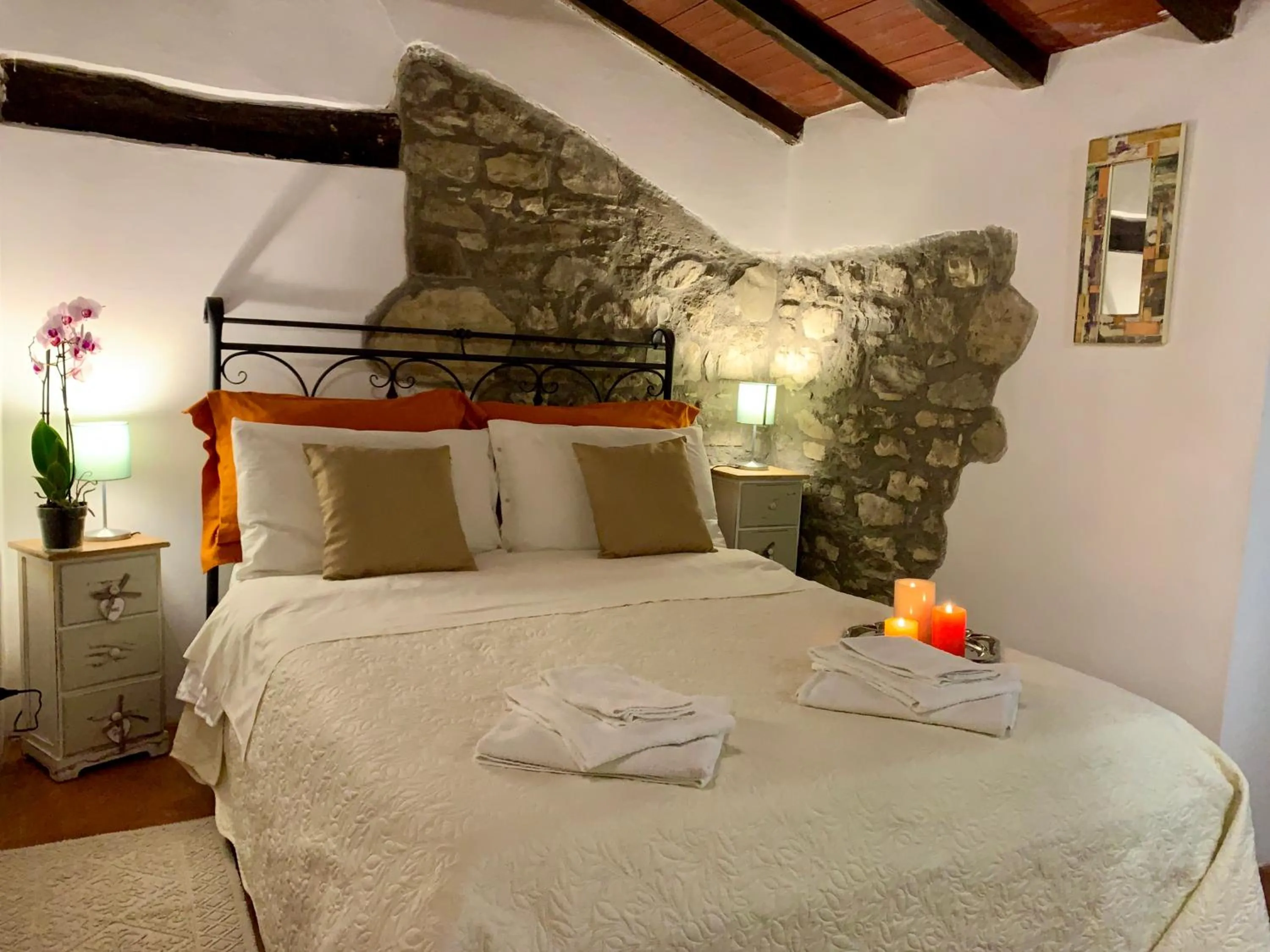 Photo of the whole room, Bed in B&B Appartamenti Villa del lago