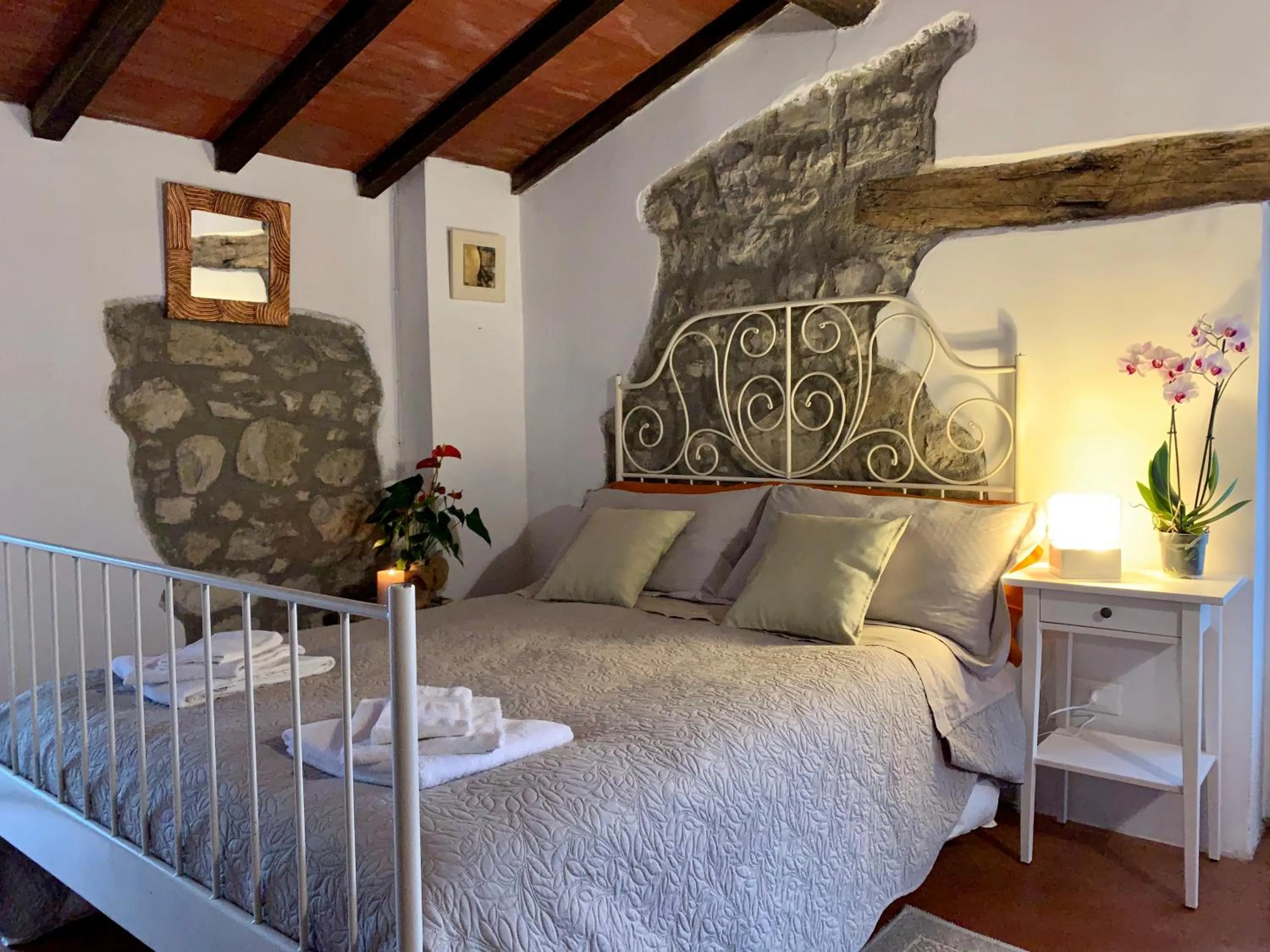 Photo of the whole room, Bed in B&B Appartamenti Villa del lago