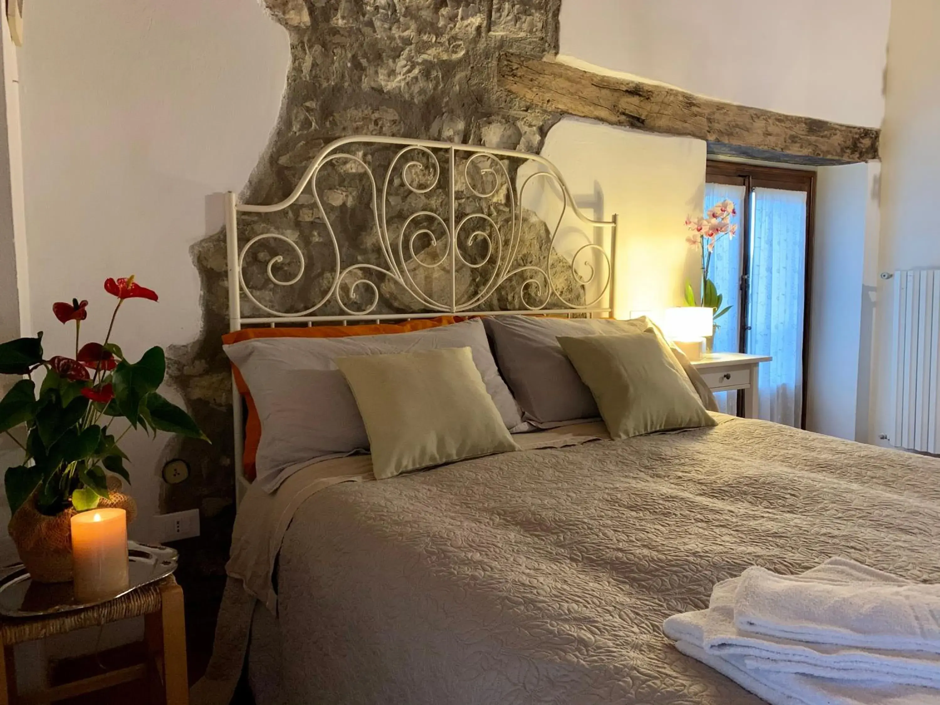 Double Room with Private Bathroom in B&B Appartamenti Villa del lago Double Room with Private Bathroom in B&B Appartamenti Villa del lago