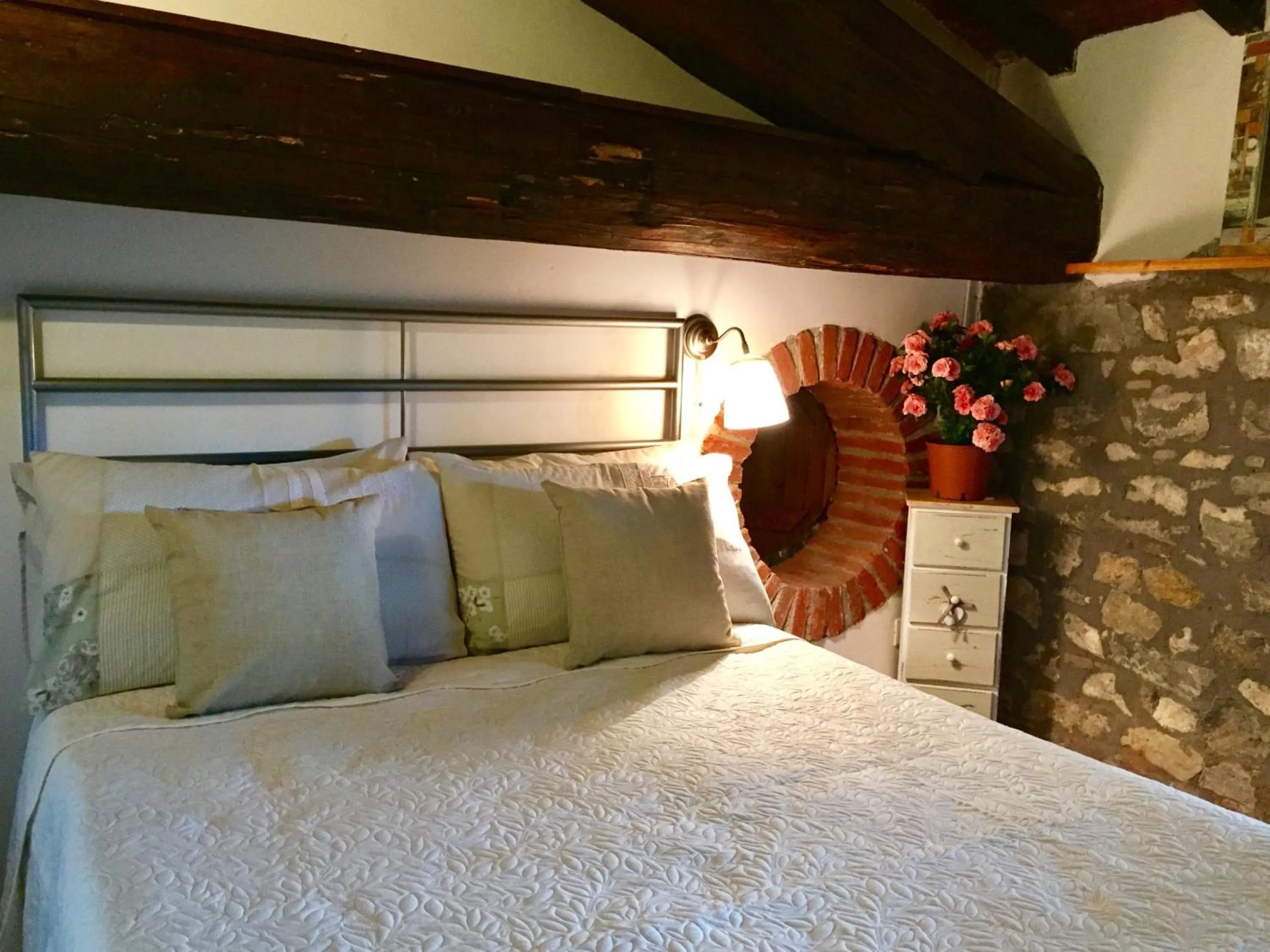 Photo of the whole room, Bed in B&B Appartamenti Villa del lago