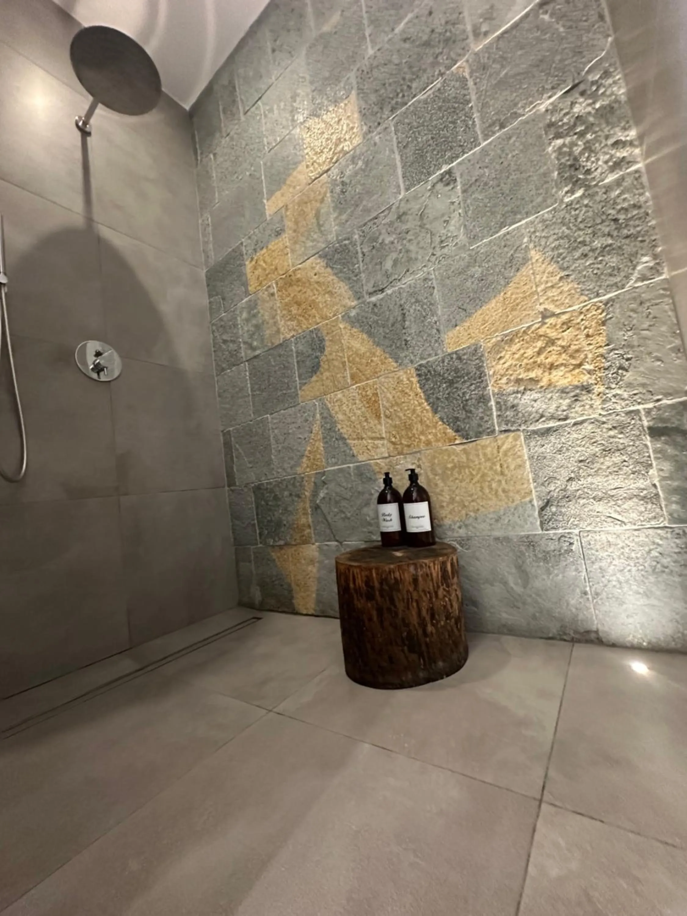 Bathroom in Petra Maris B&B