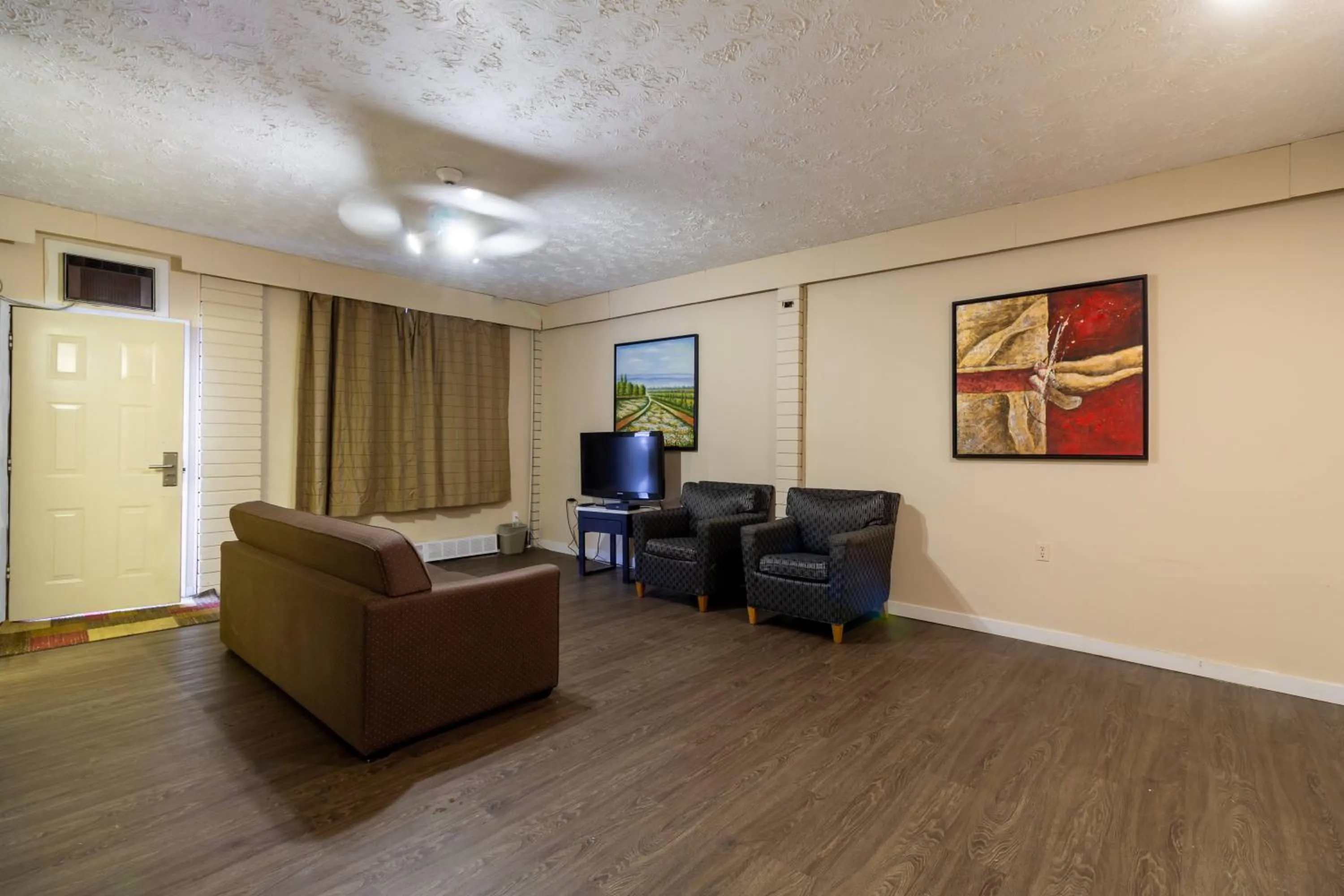 Seating Area in North Star Inn & Suites