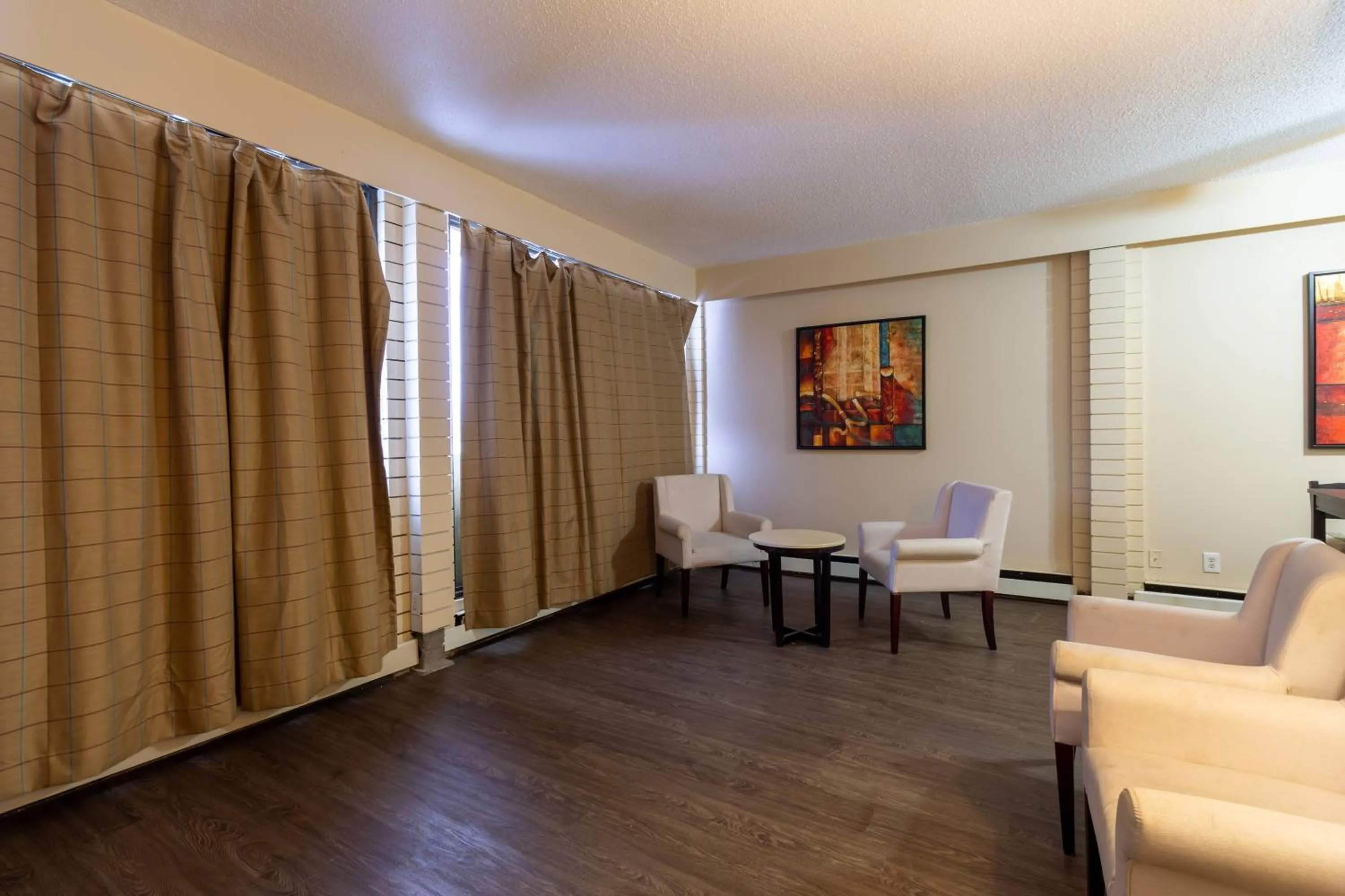 Seating area in North Star Inn & Suites