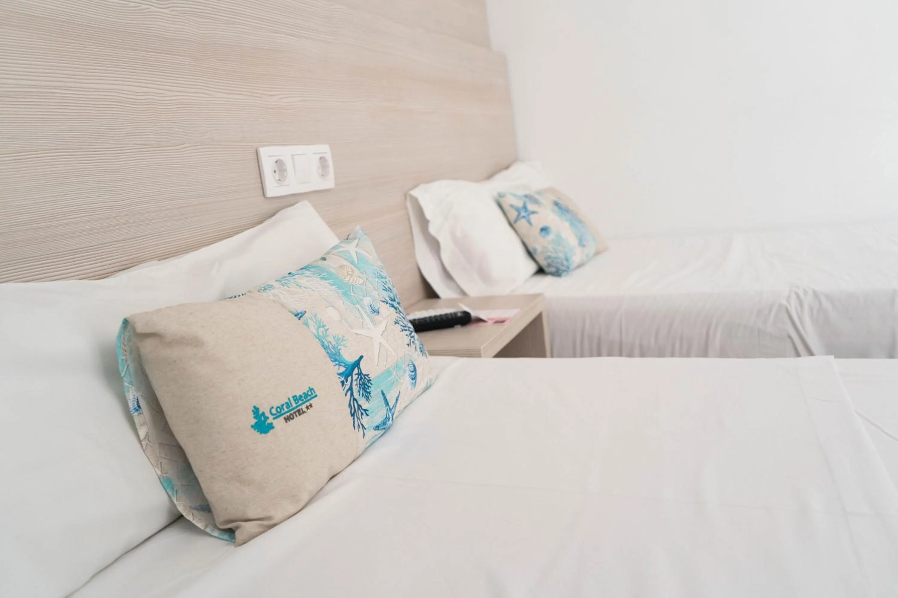 Bed in Coral beach house & food